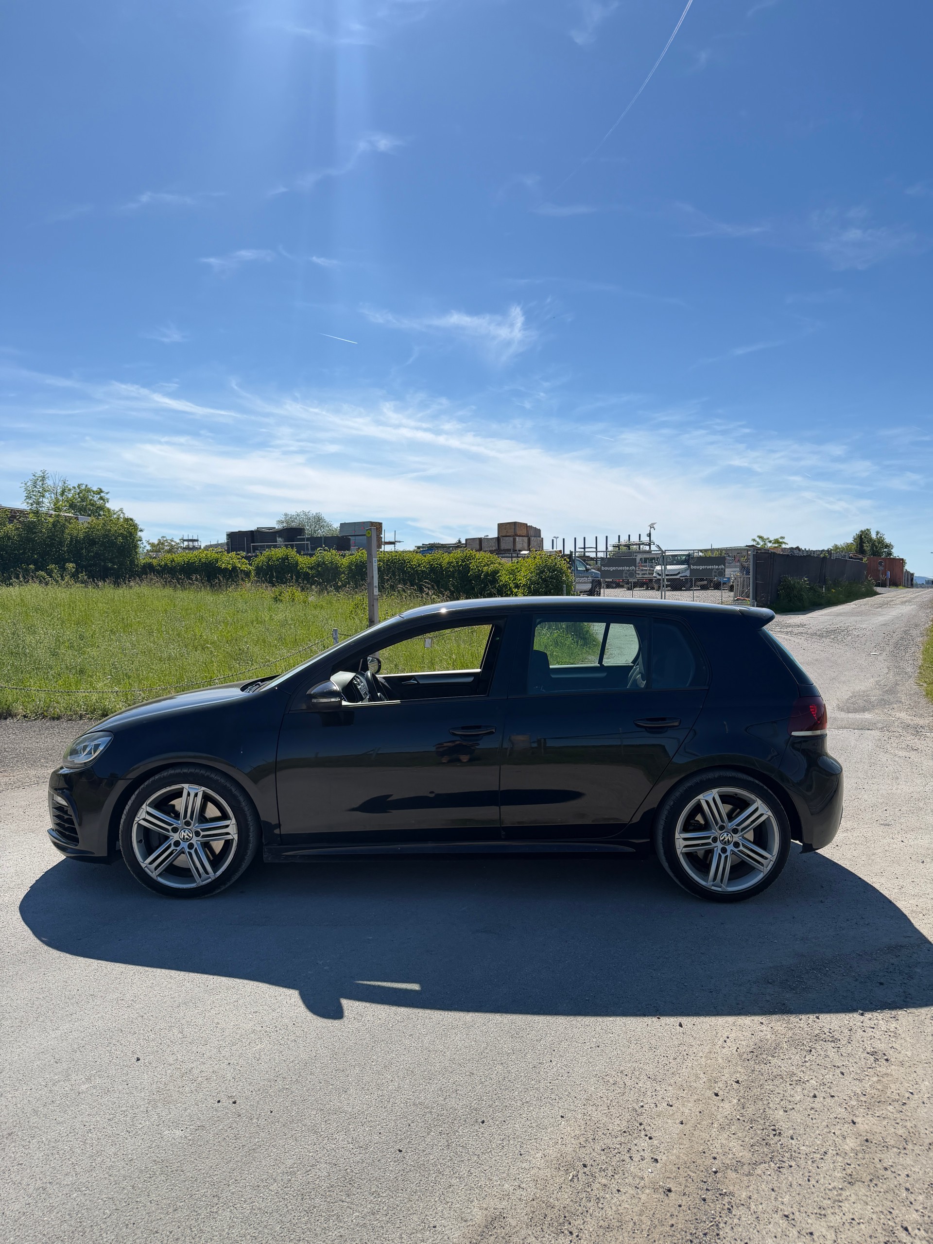 VW Golf 2.0 TSI R 4Motion-image-3