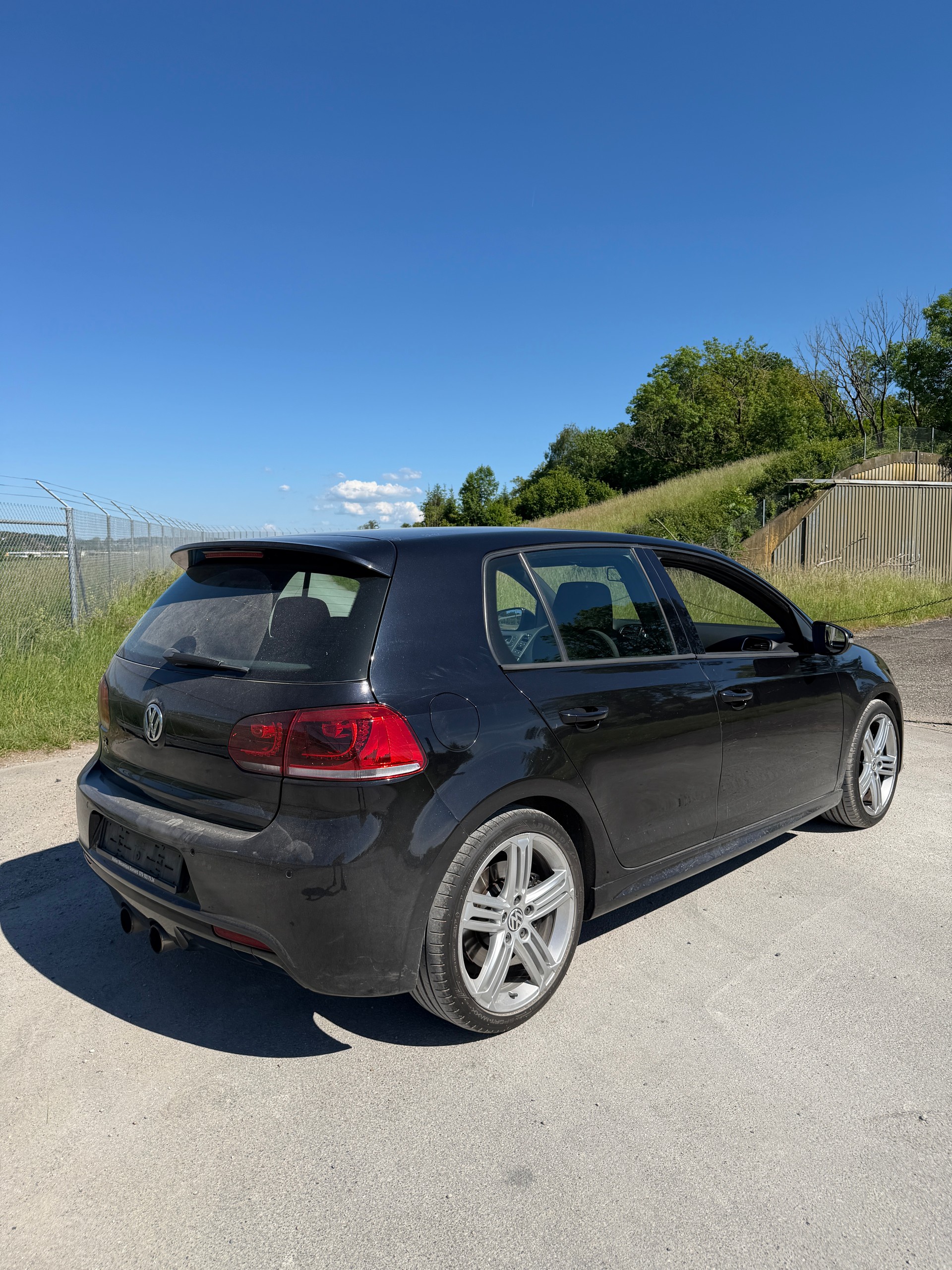 VW Golf 2.0 TSI R 4Motion-image-6