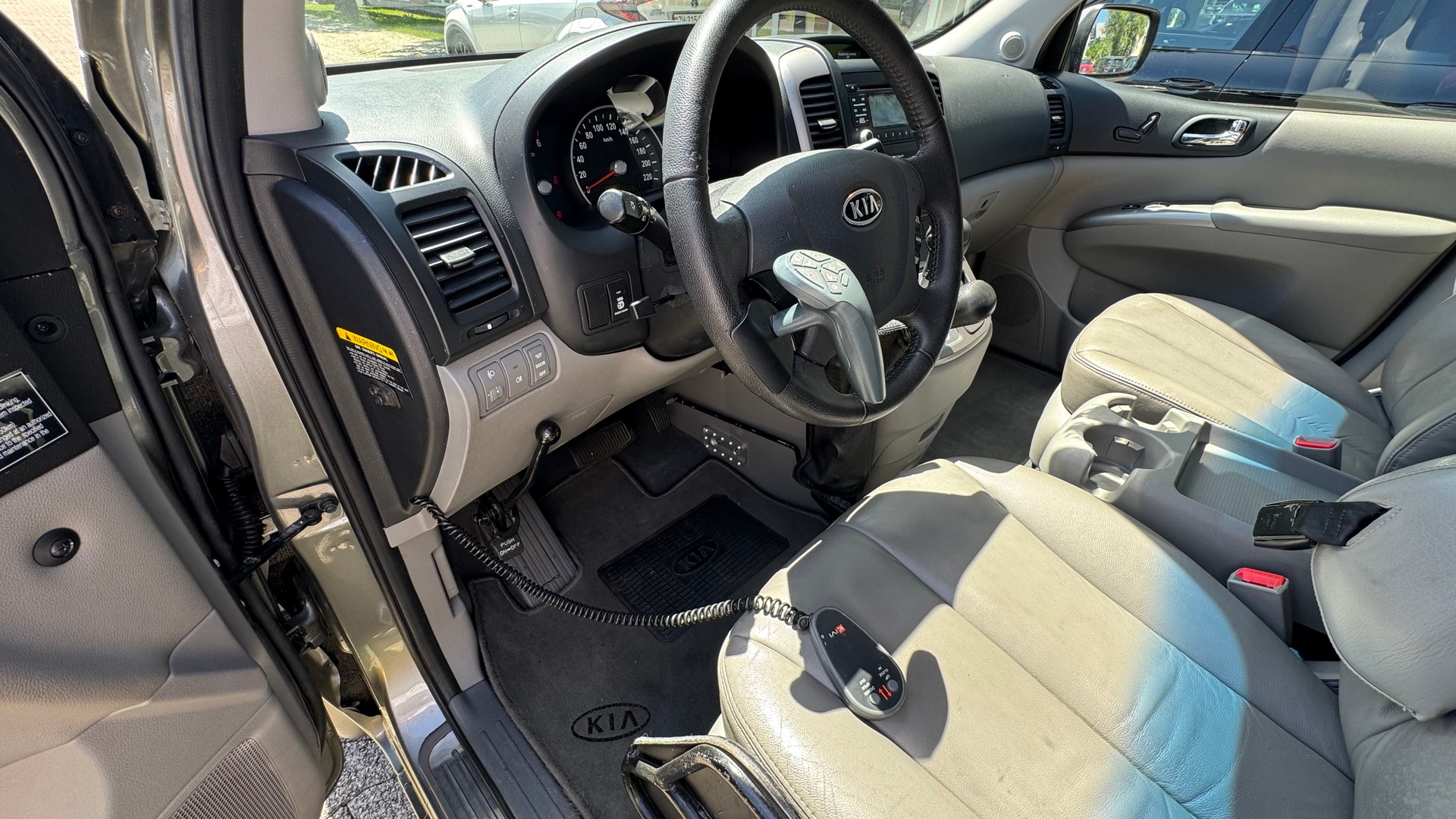 KIA Carnival 2.2 CRDi Style Automatic-image-11