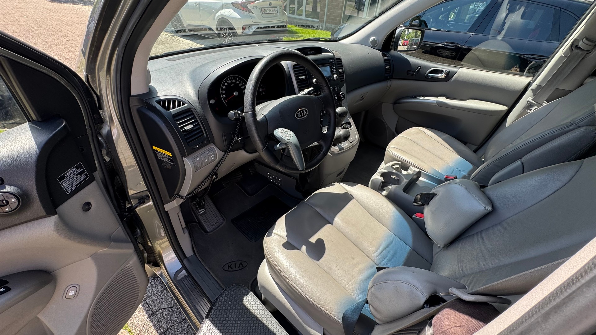 KIA Carnival 2.2 CRDi Style Automatic-image-6