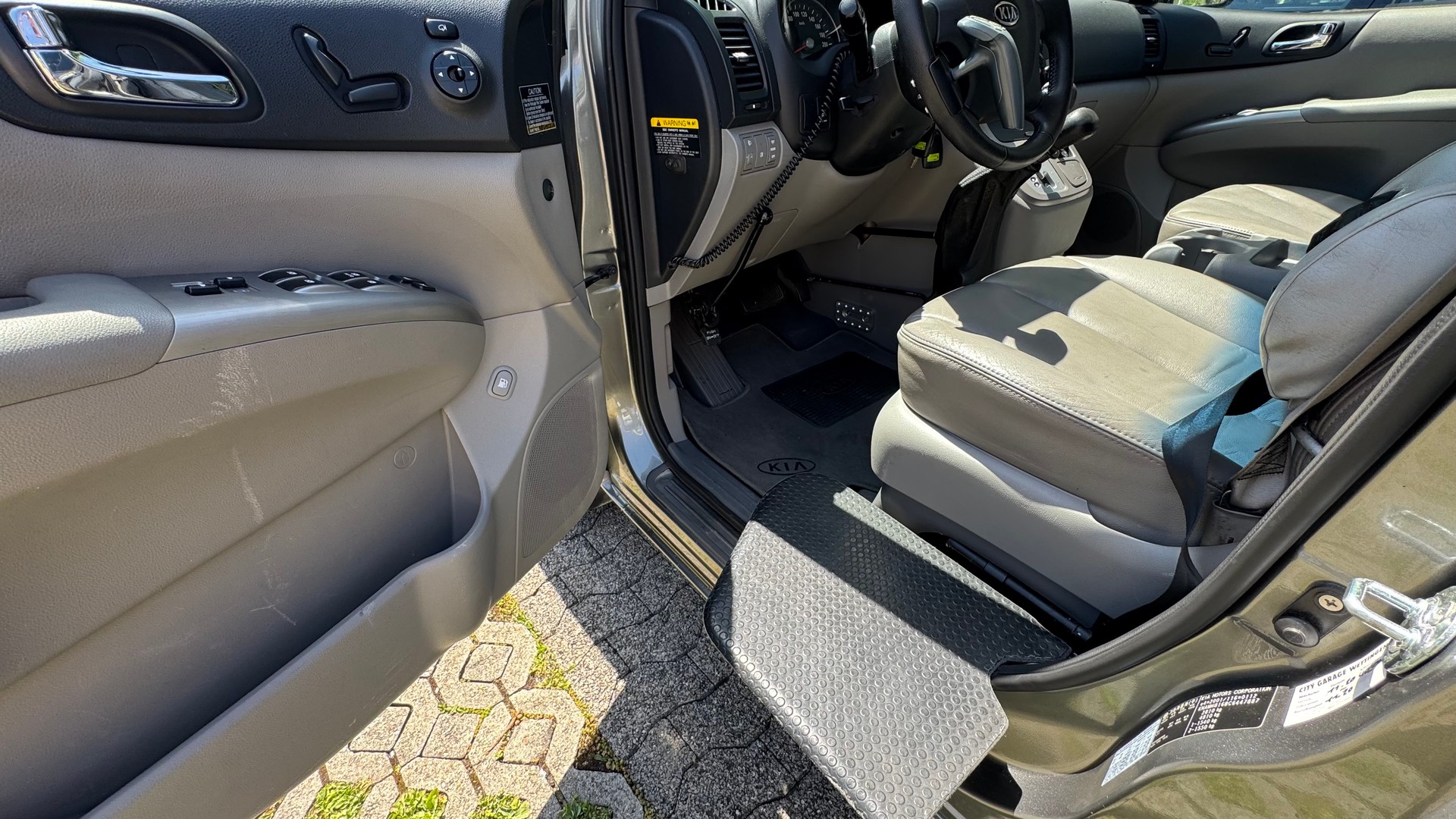 KIA Carnival 2.2 CRDi Style Automatic-image-7