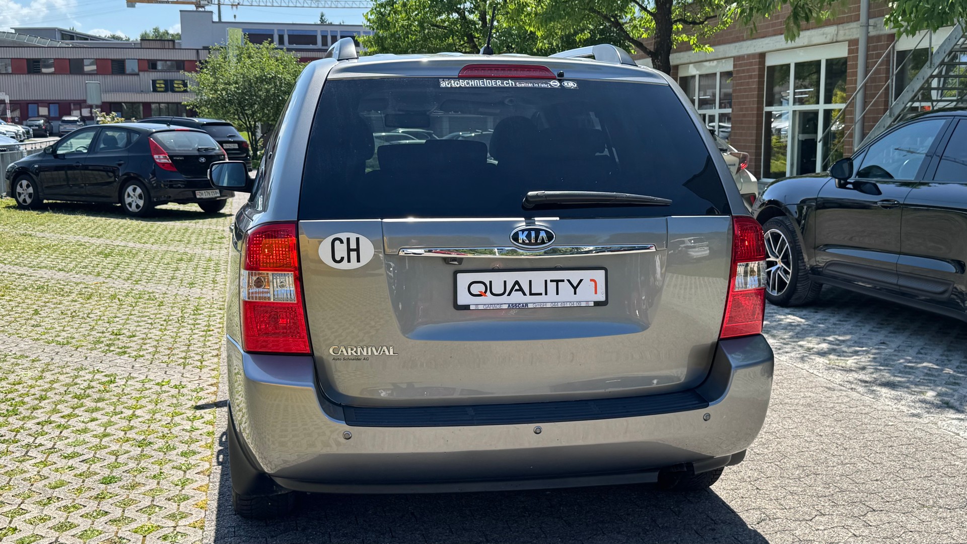KIA Carnival 2.2 CRDi Style Automatic-image-3