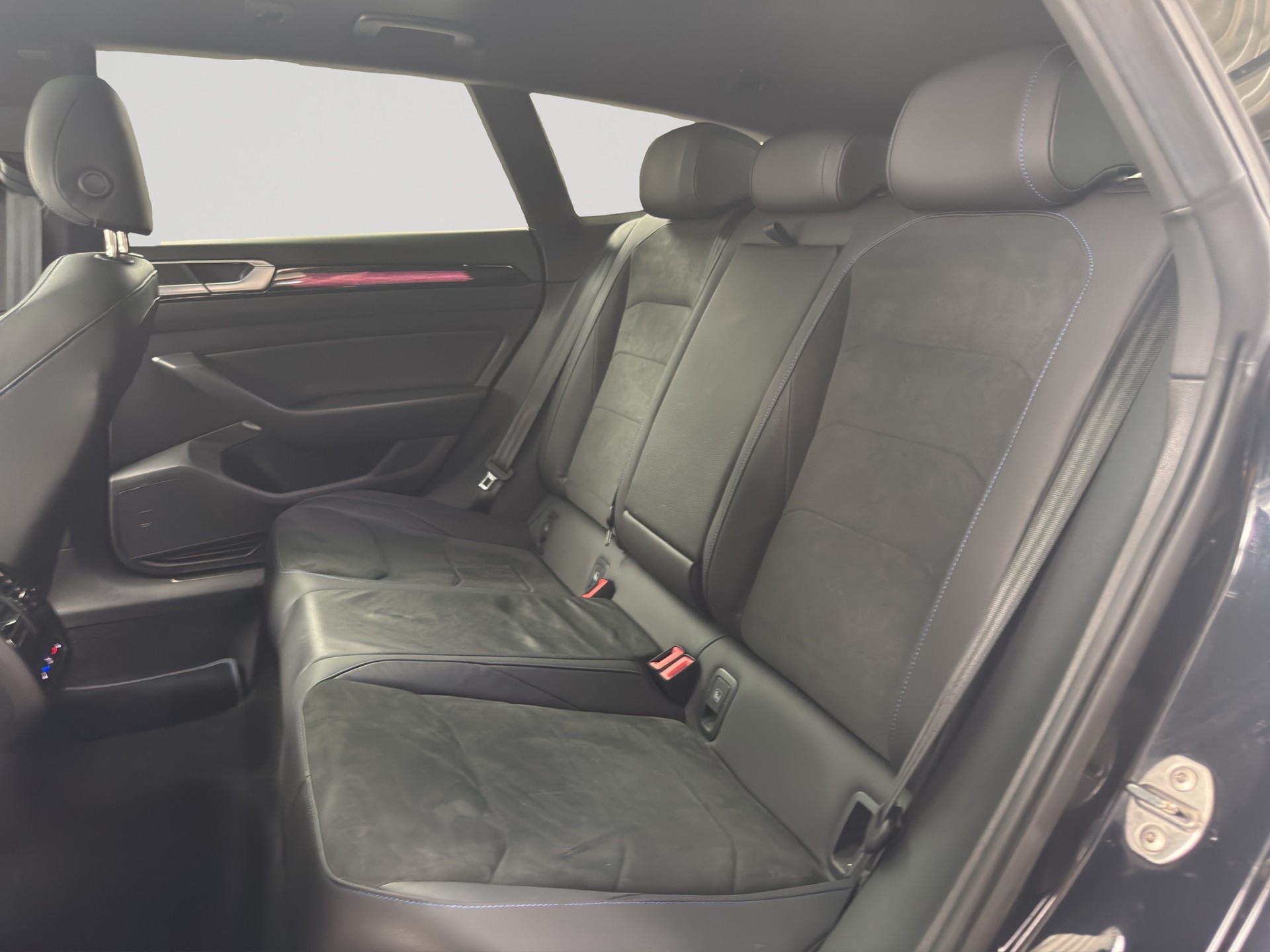 VW Arteon SB 2.0 TSI R 4Motion DSG-image-7