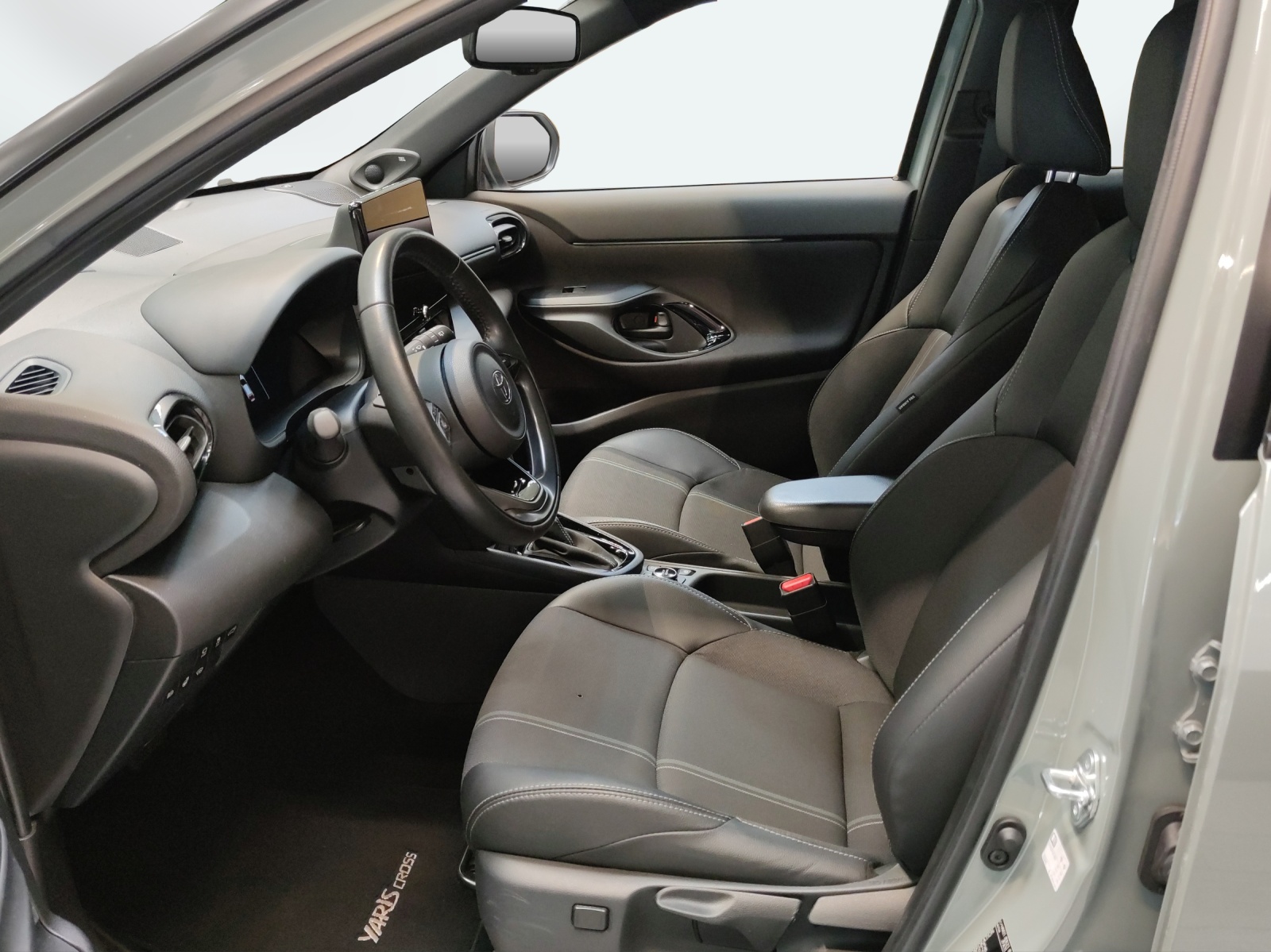 TOYOTA Yaris Cross 1.5 VVT-i HSD Premiere Edition AWD-i-image-9