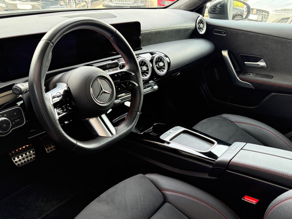 MERCEDES-BENZ A 200 Limousine AMG Line-showroom-element-3