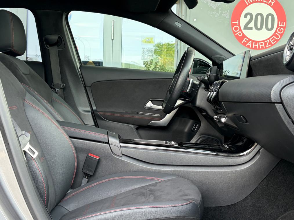 MERCEDES-BENZ A 200 Limousine AMG Line-image-7