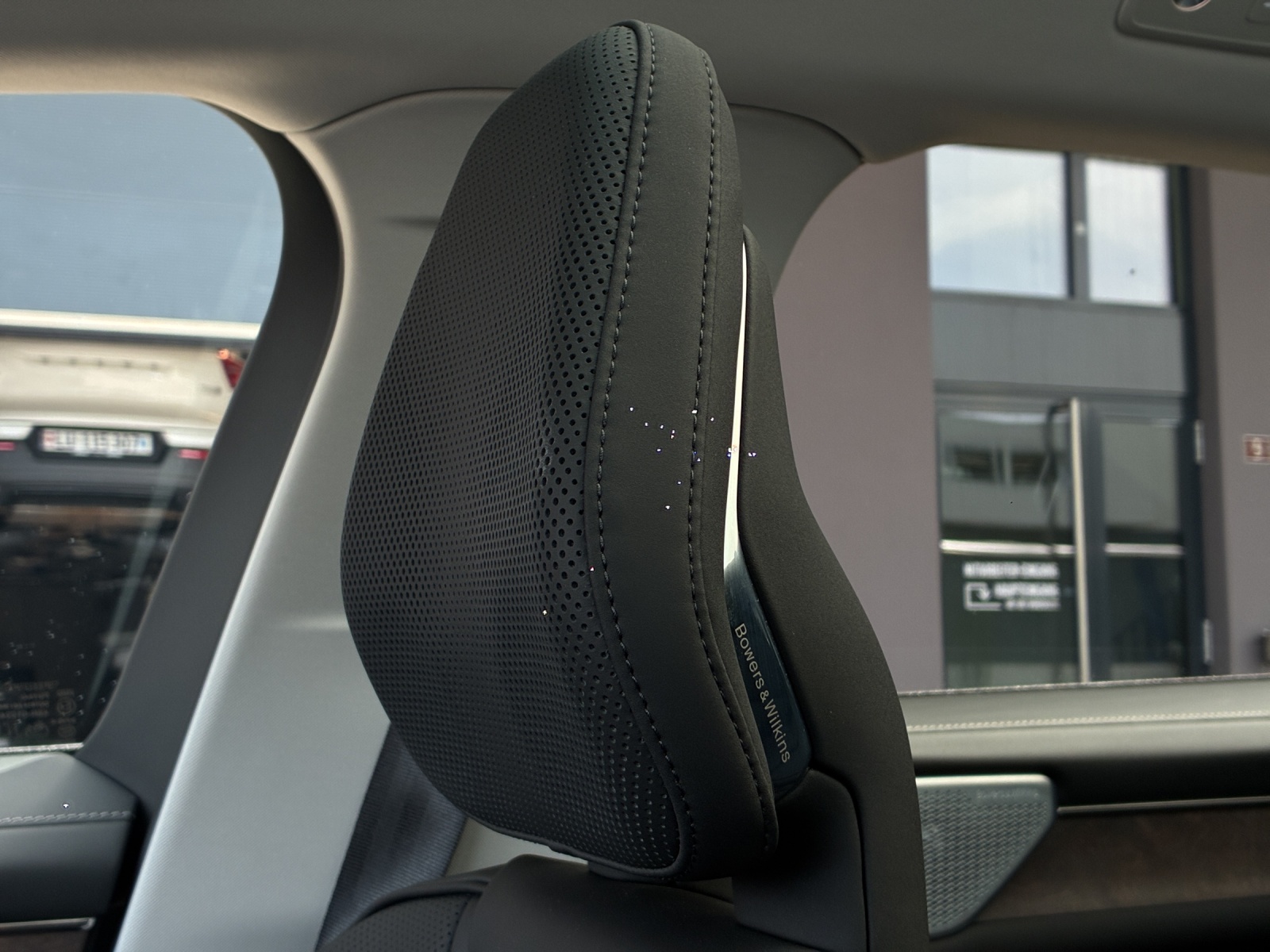 VOLVO ES90 Ultra-image-20