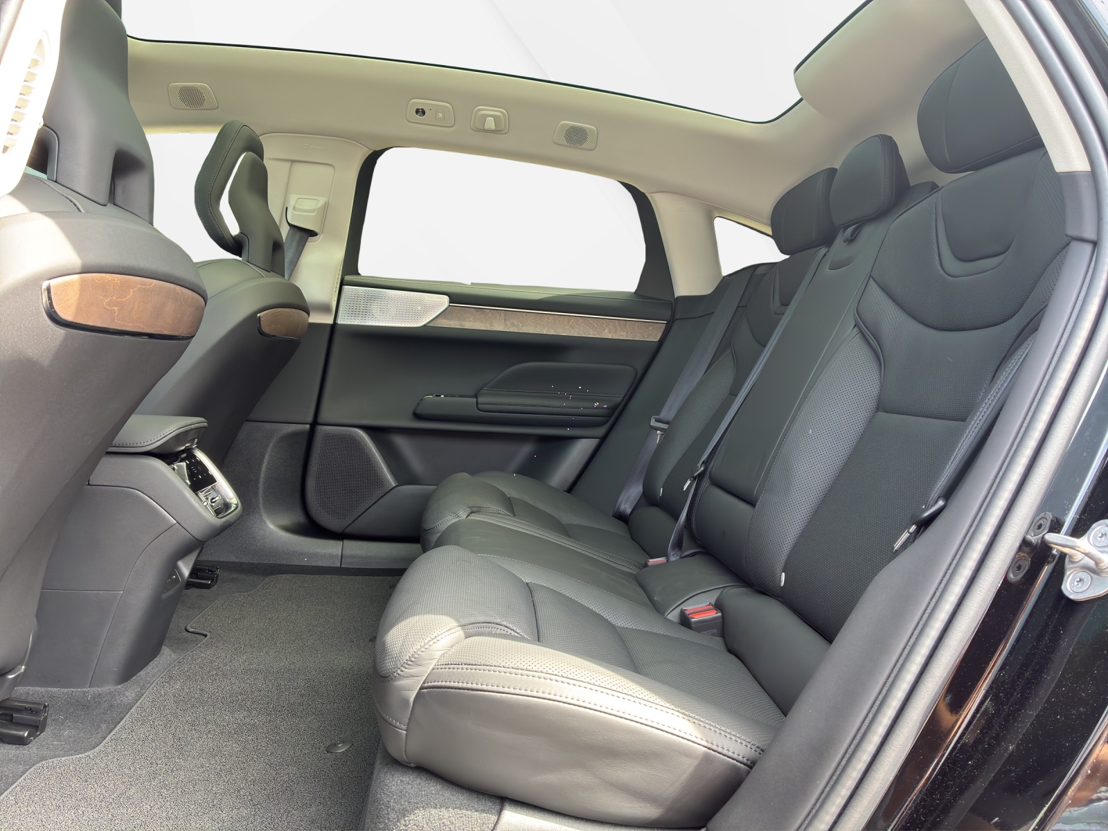 VOLVO ES90 Ultra-image-13