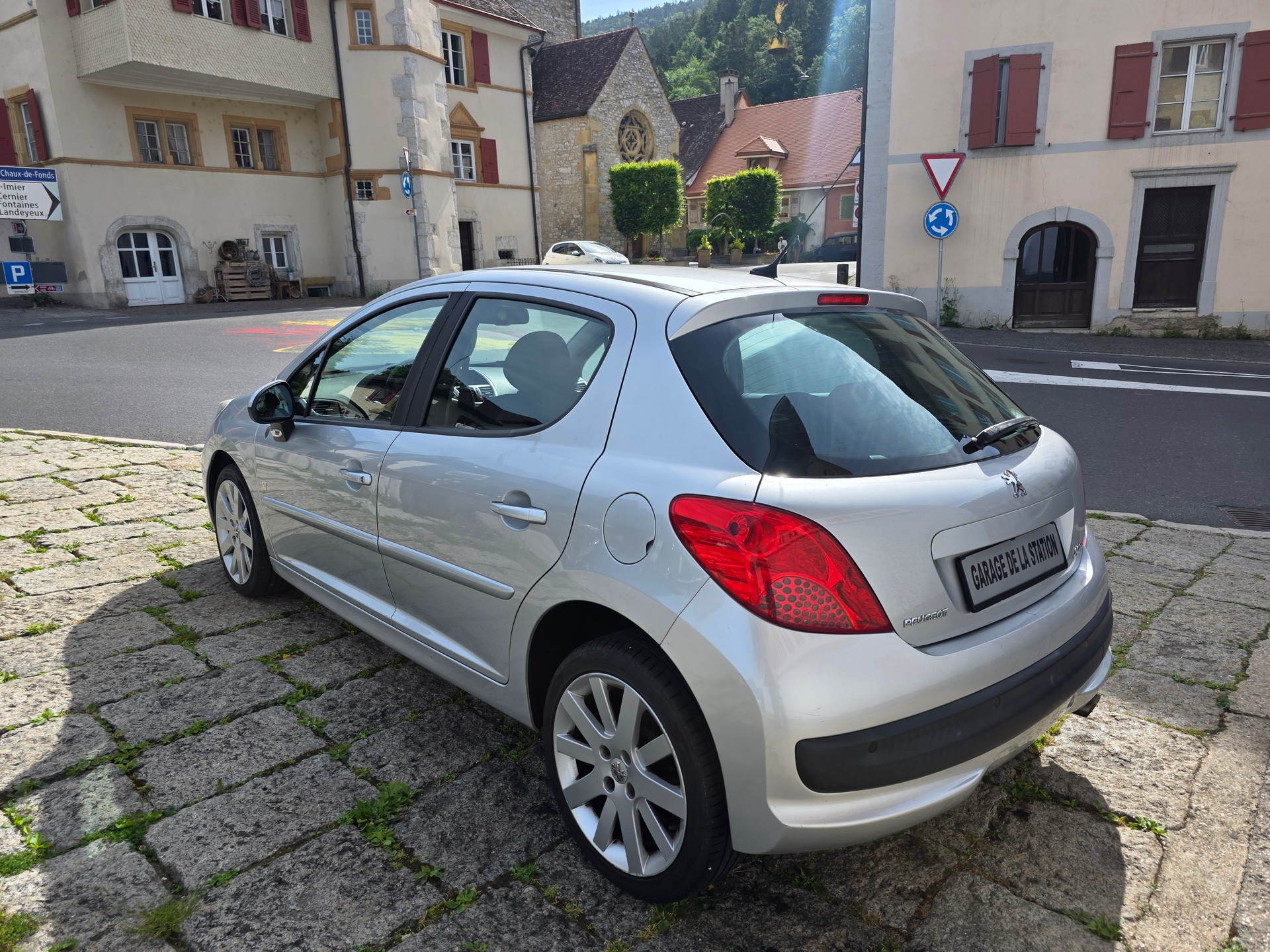 PEUGEOT 207 1.6 16V Turbo GT 150-image-5