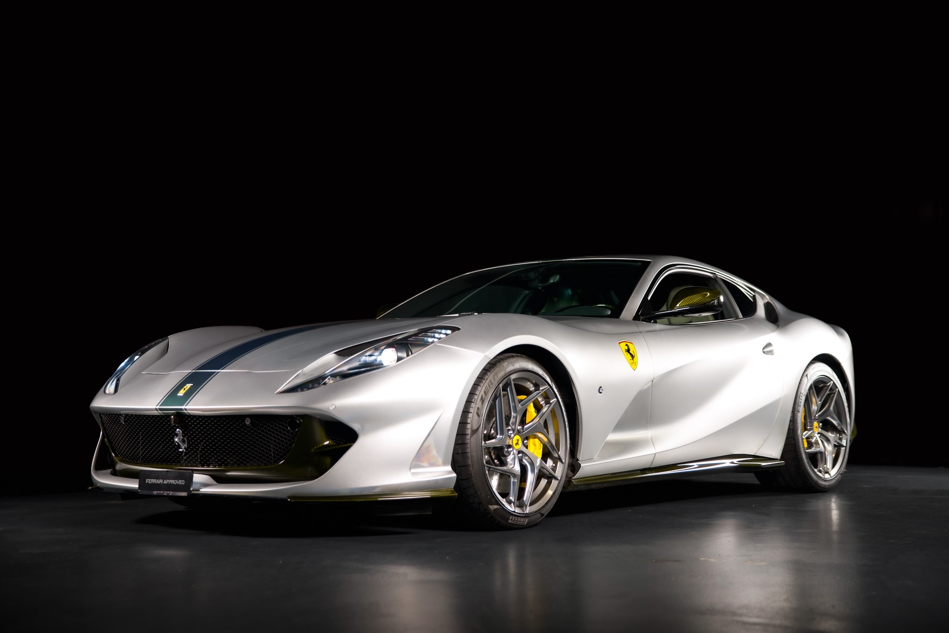 FERRARI 812 Superfast Taylor Made Car-showroom-element-1
