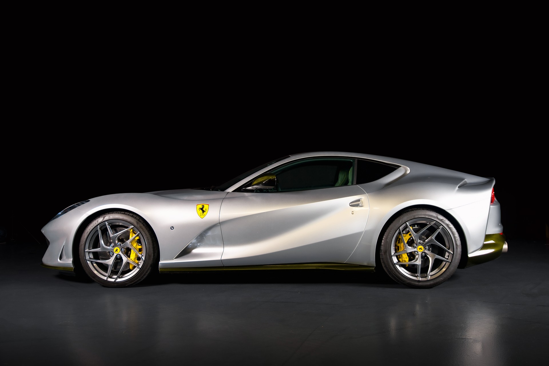 FERRARI 812 Superfast Taylor Made Car-showroom-element-3