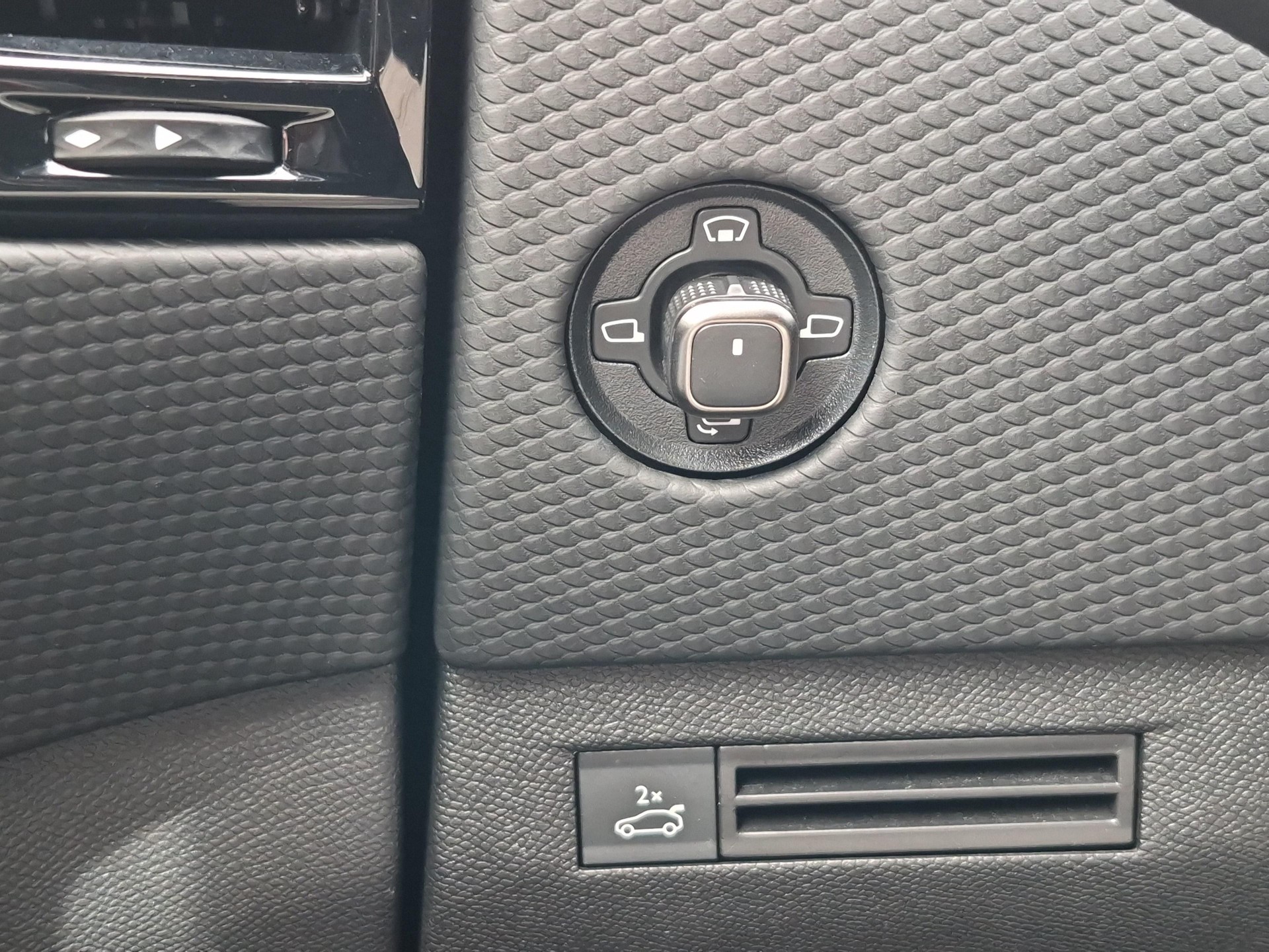 DS AUTOMOBILES 4 1.6 PureTech Rivoli-image-16