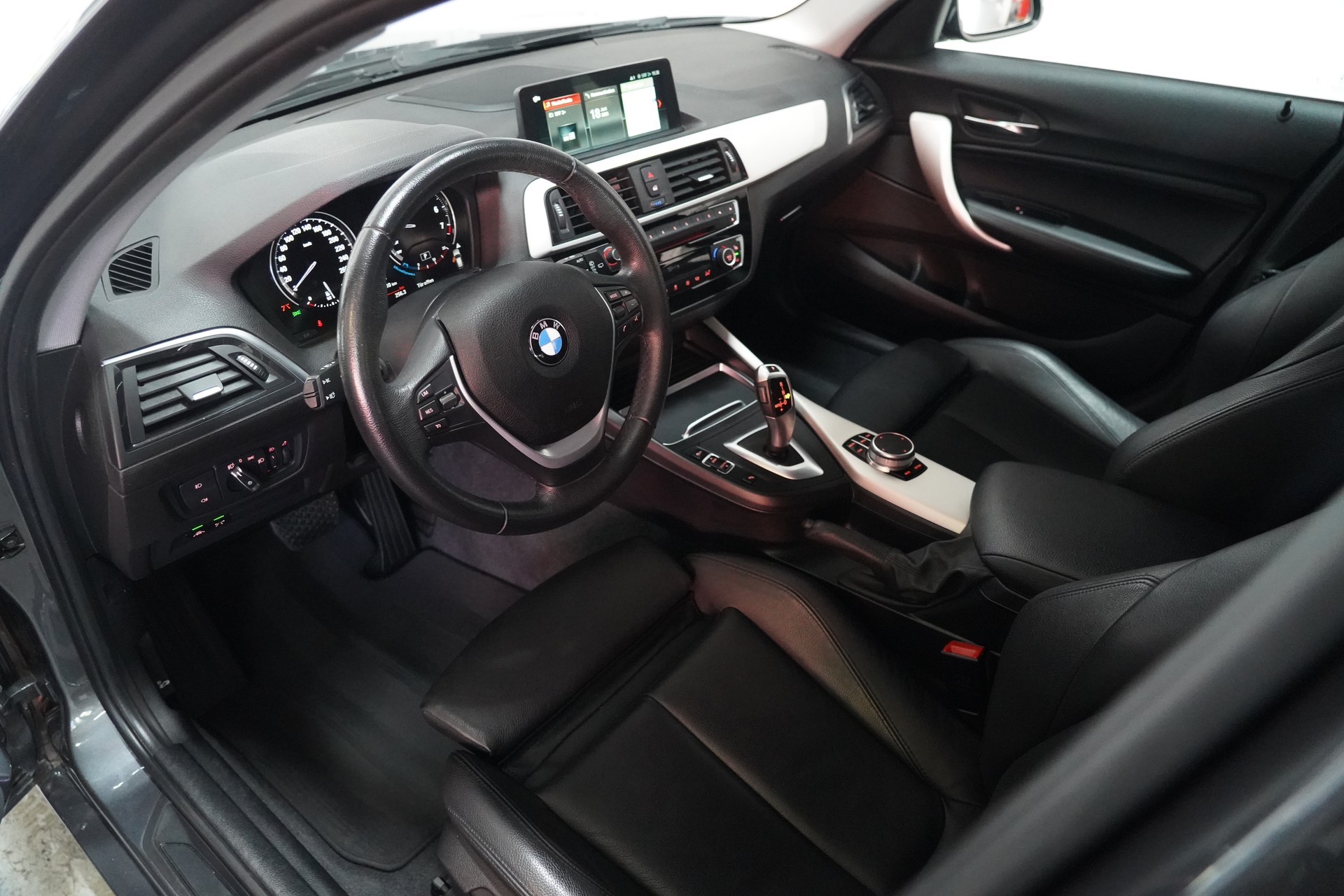 BMW 118i Steptronic-image-9