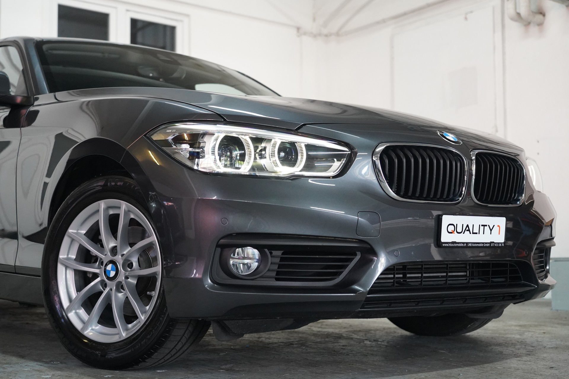 BMW 118i Steptronic-showroom-element-1