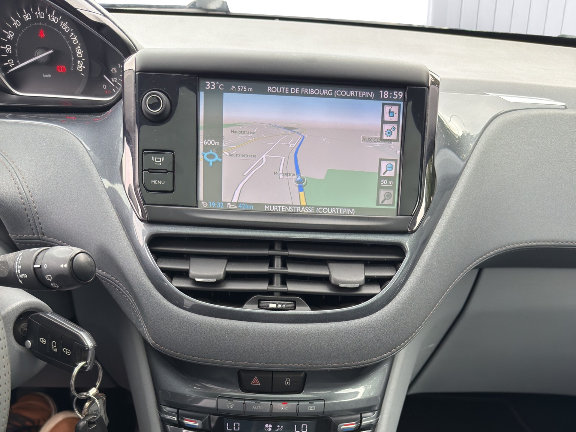PEUGEOT 208 1.6 VTI Allure-image-7