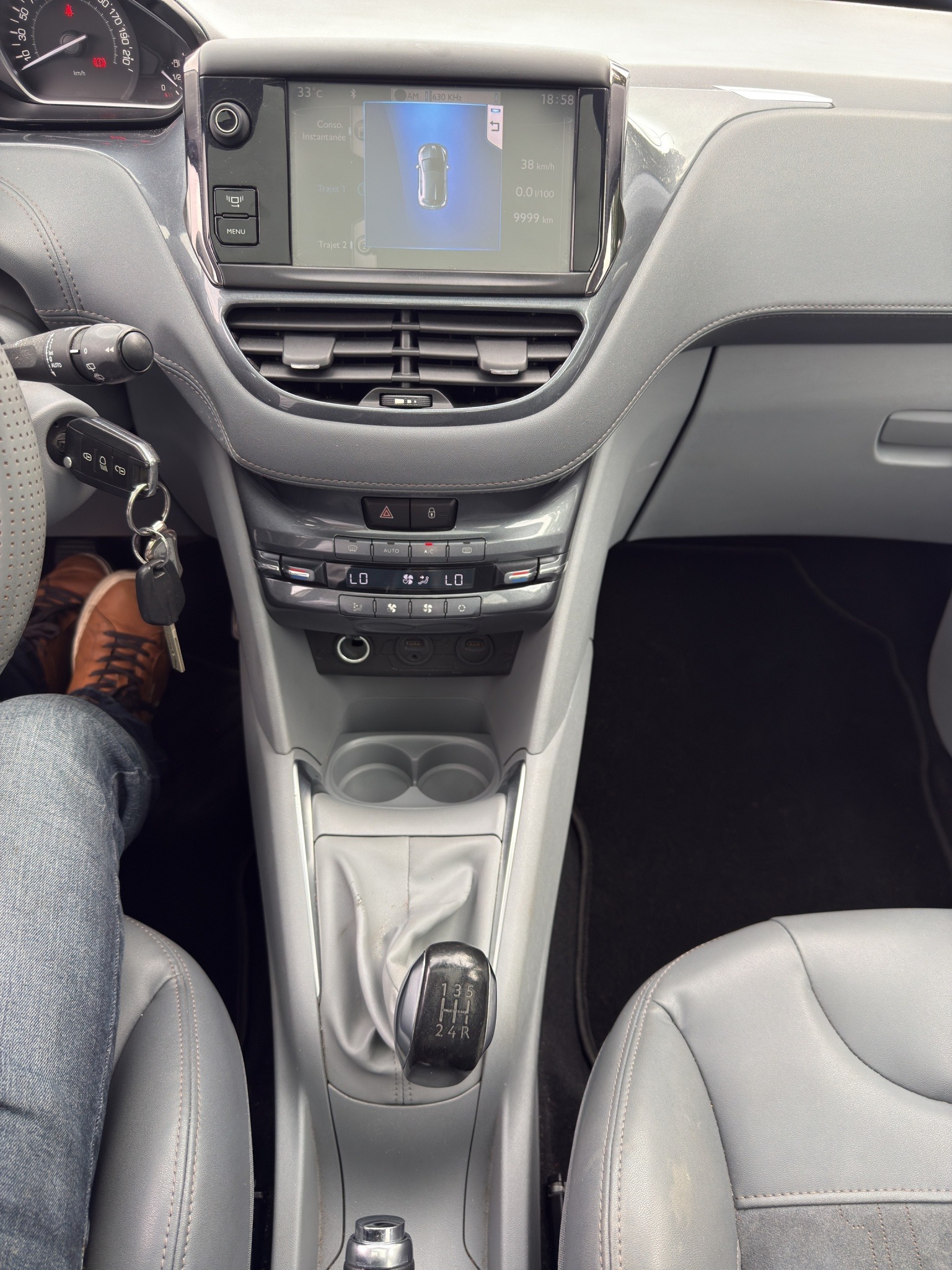 PEUGEOT 208 1.6 VTI Allure-image-6