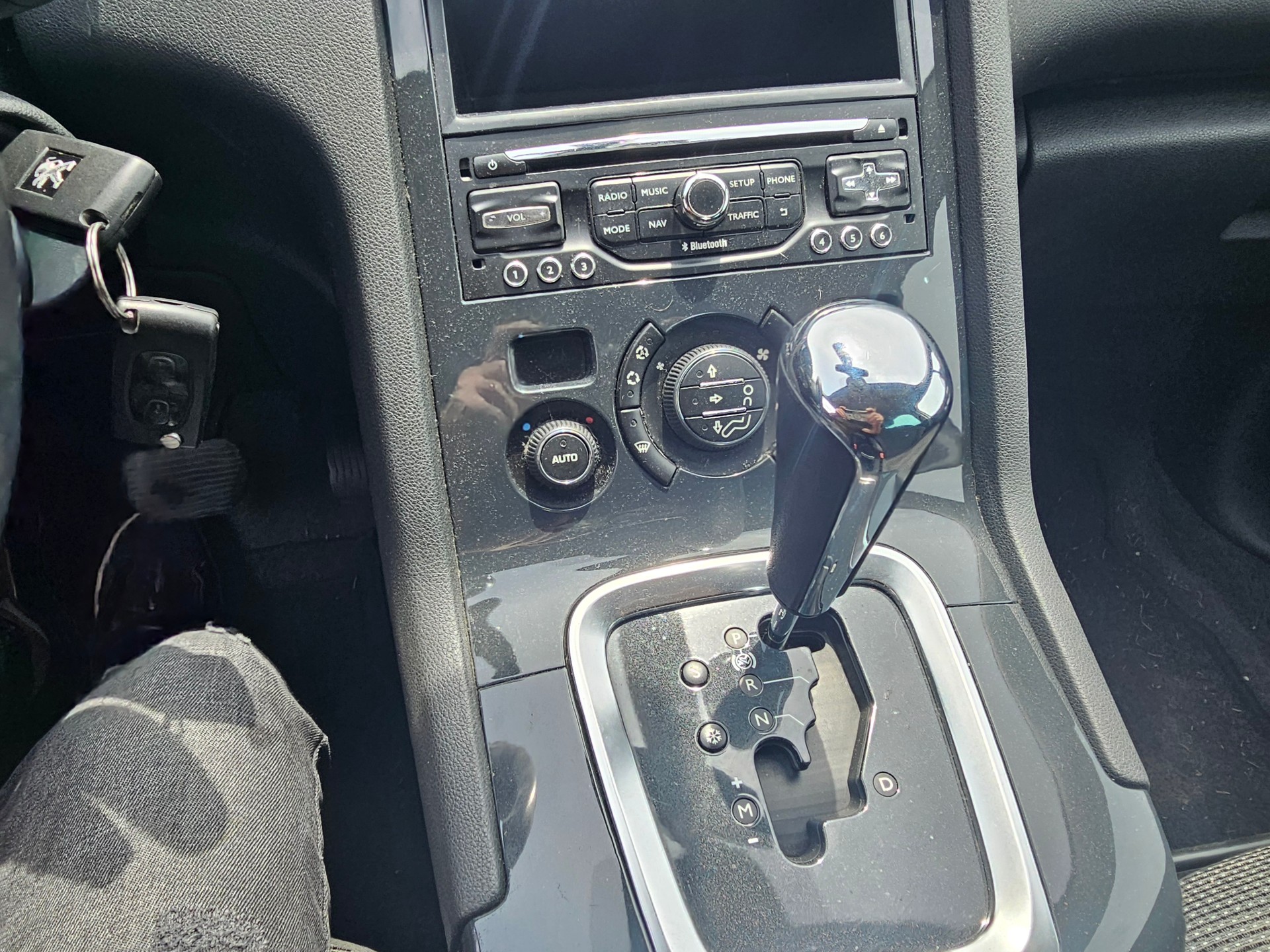PEUGEOT 5008 2.0 HDI Style Tiptronic-image-9