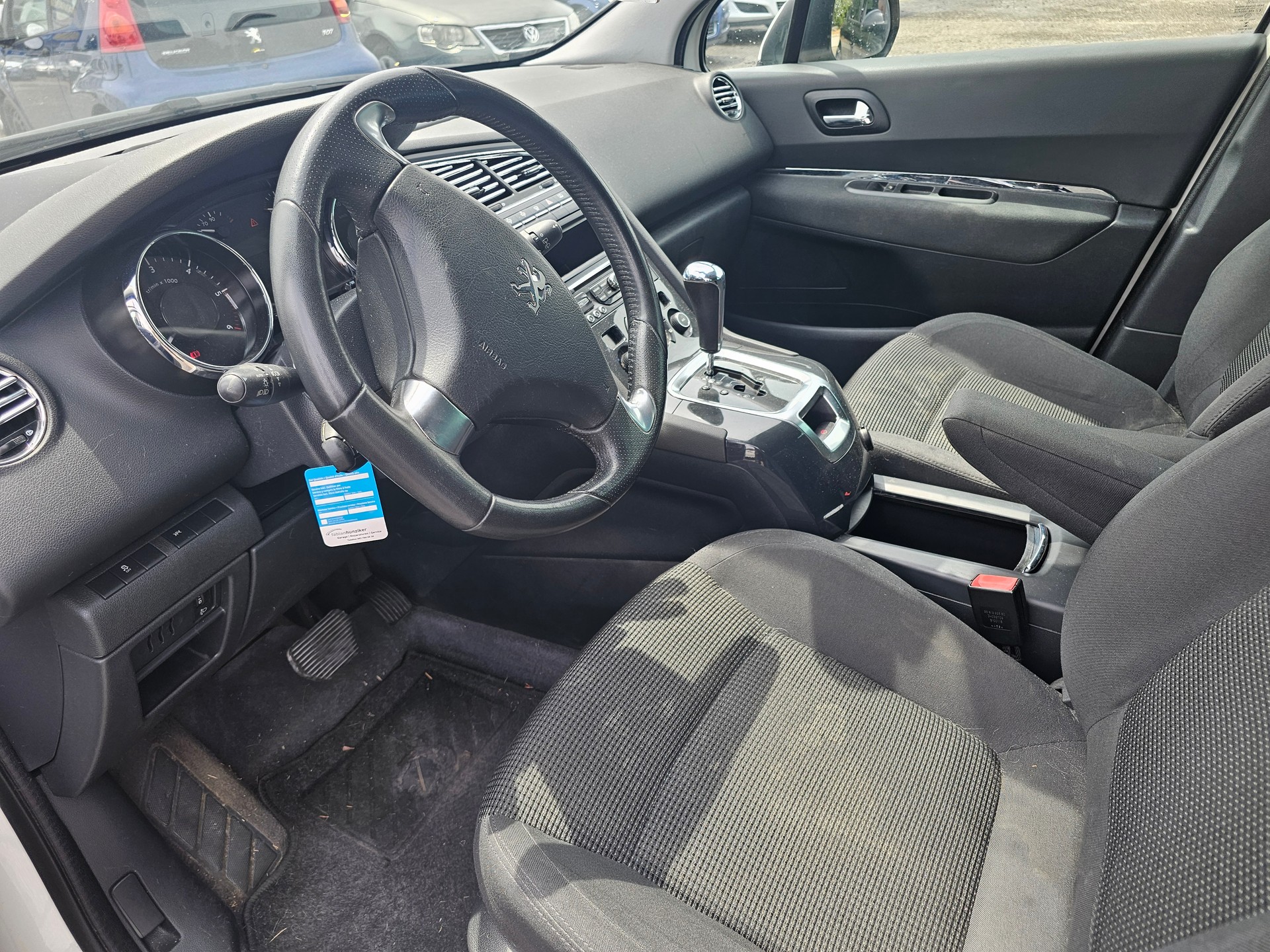 PEUGEOT 5008 2.0 HDI Style Tiptronic-image-10