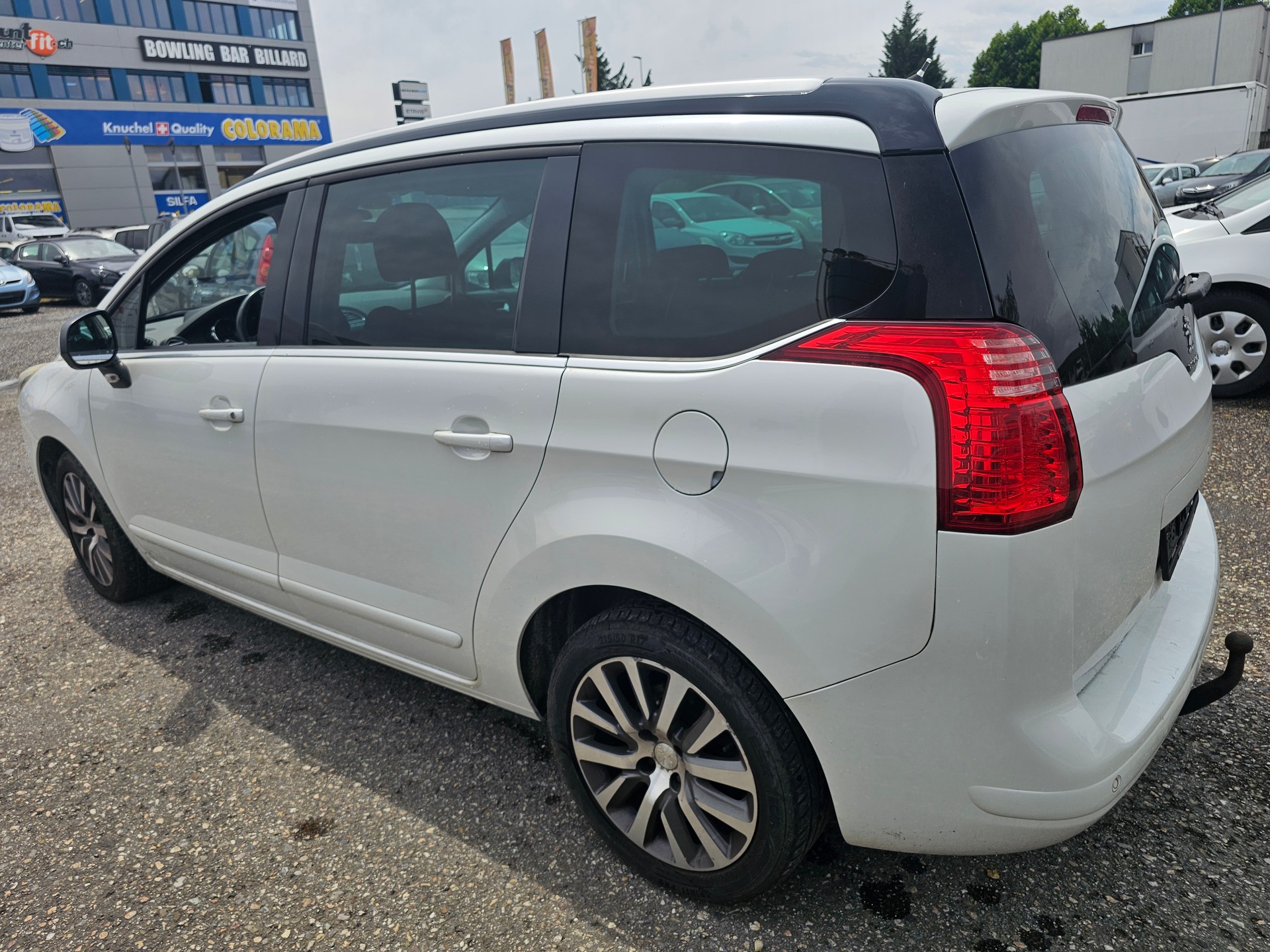 PEUGEOT 5008 2.0 HDI Style Tiptronic-image-3