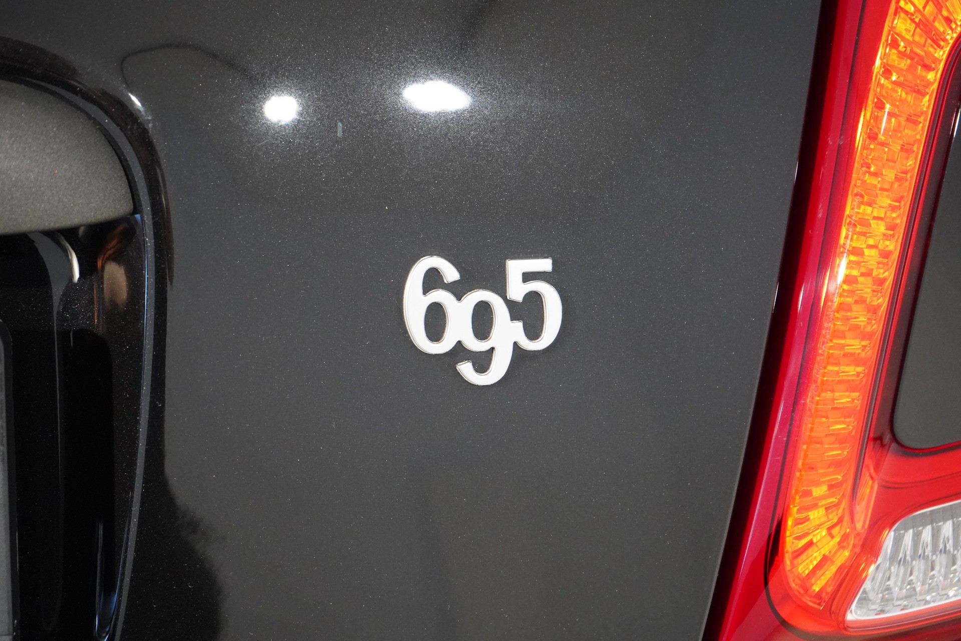 FIAT 695 Abarth 1.4 T-Jet 180 75 Anniversario-image-21