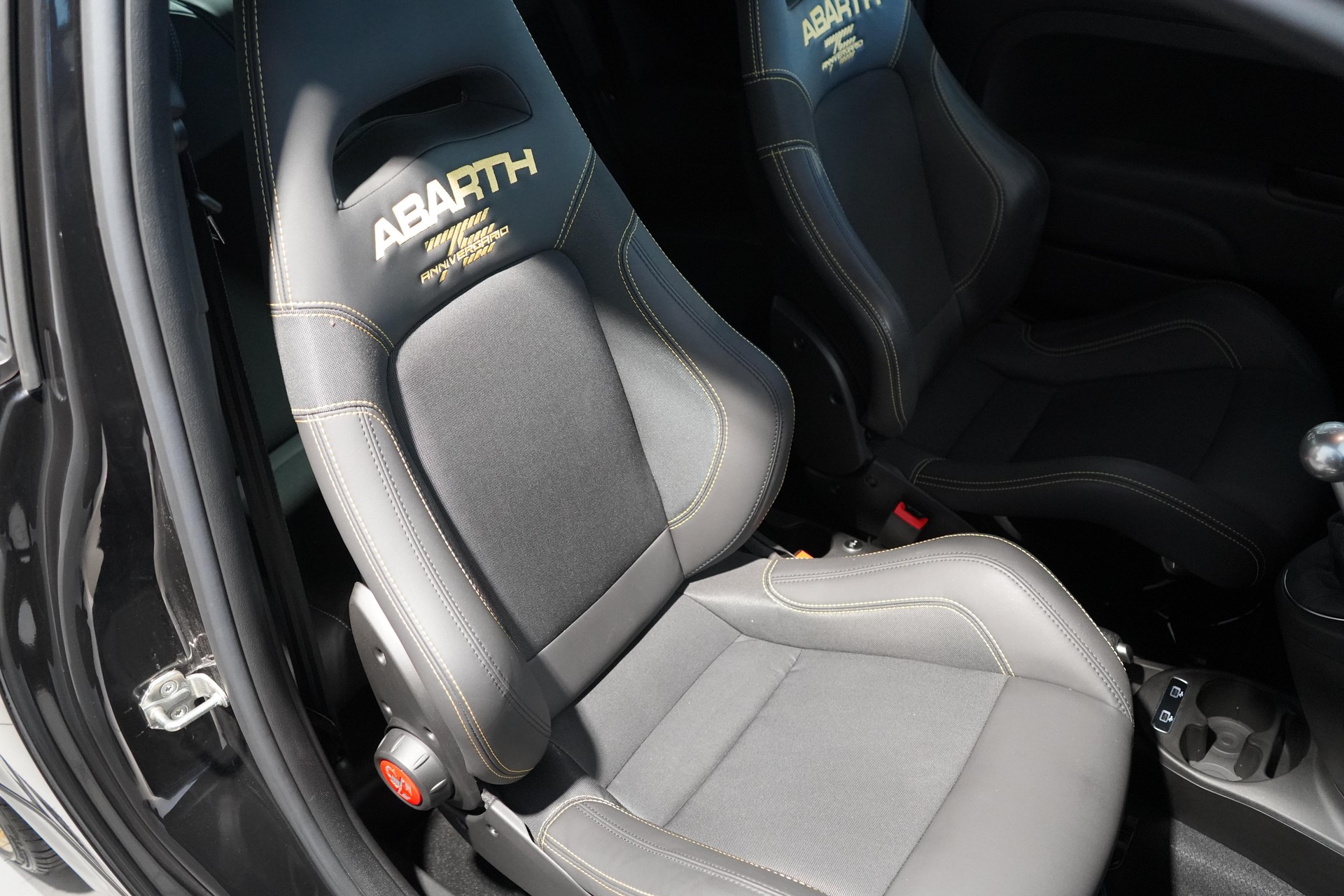 FIAT 695 Abarth 1.4 T-Jet 180 75 Anniversario-image-9