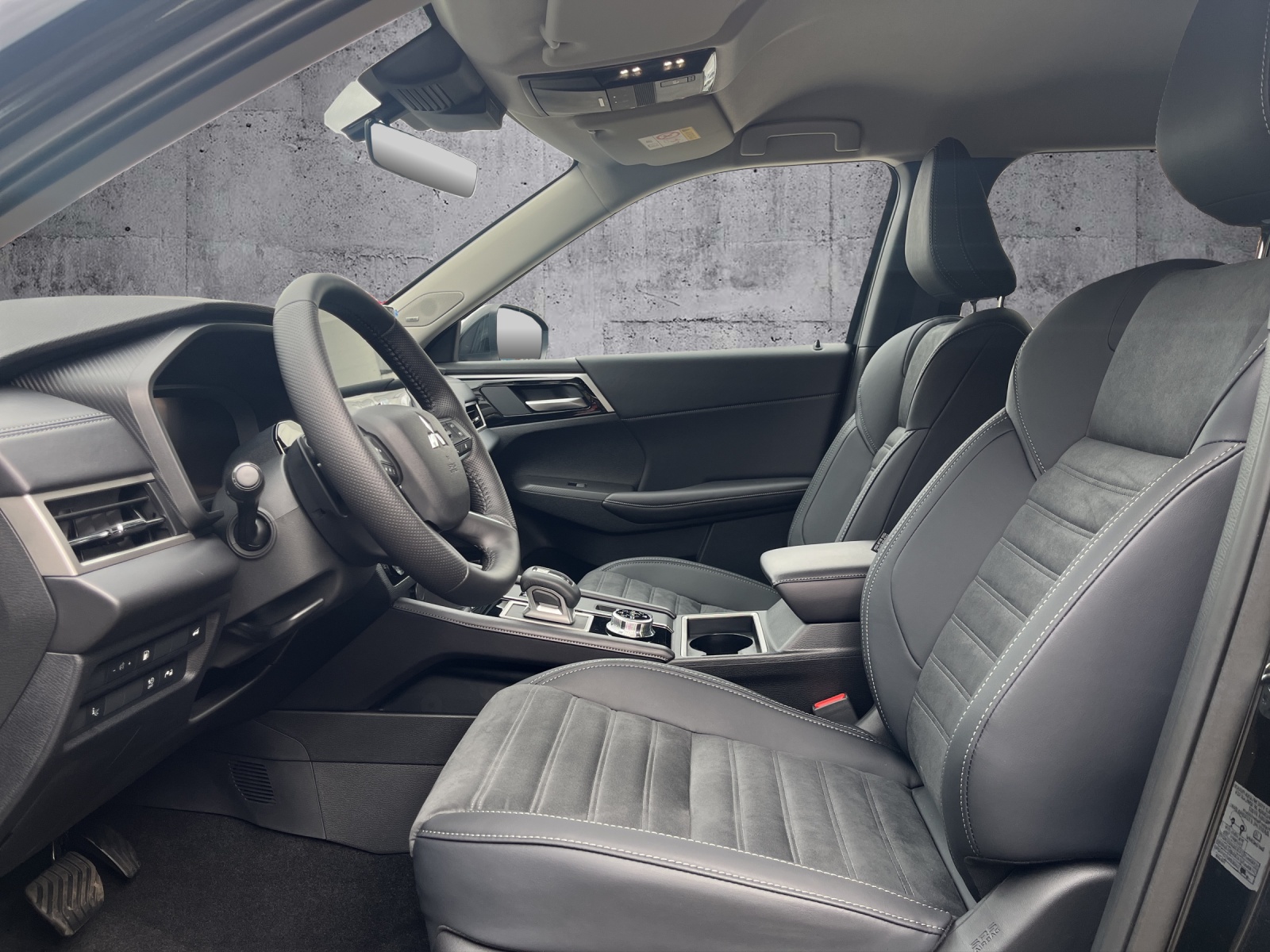 MITSUBISHI Outlander 2.4 PHEV Intense 4x4-image-8