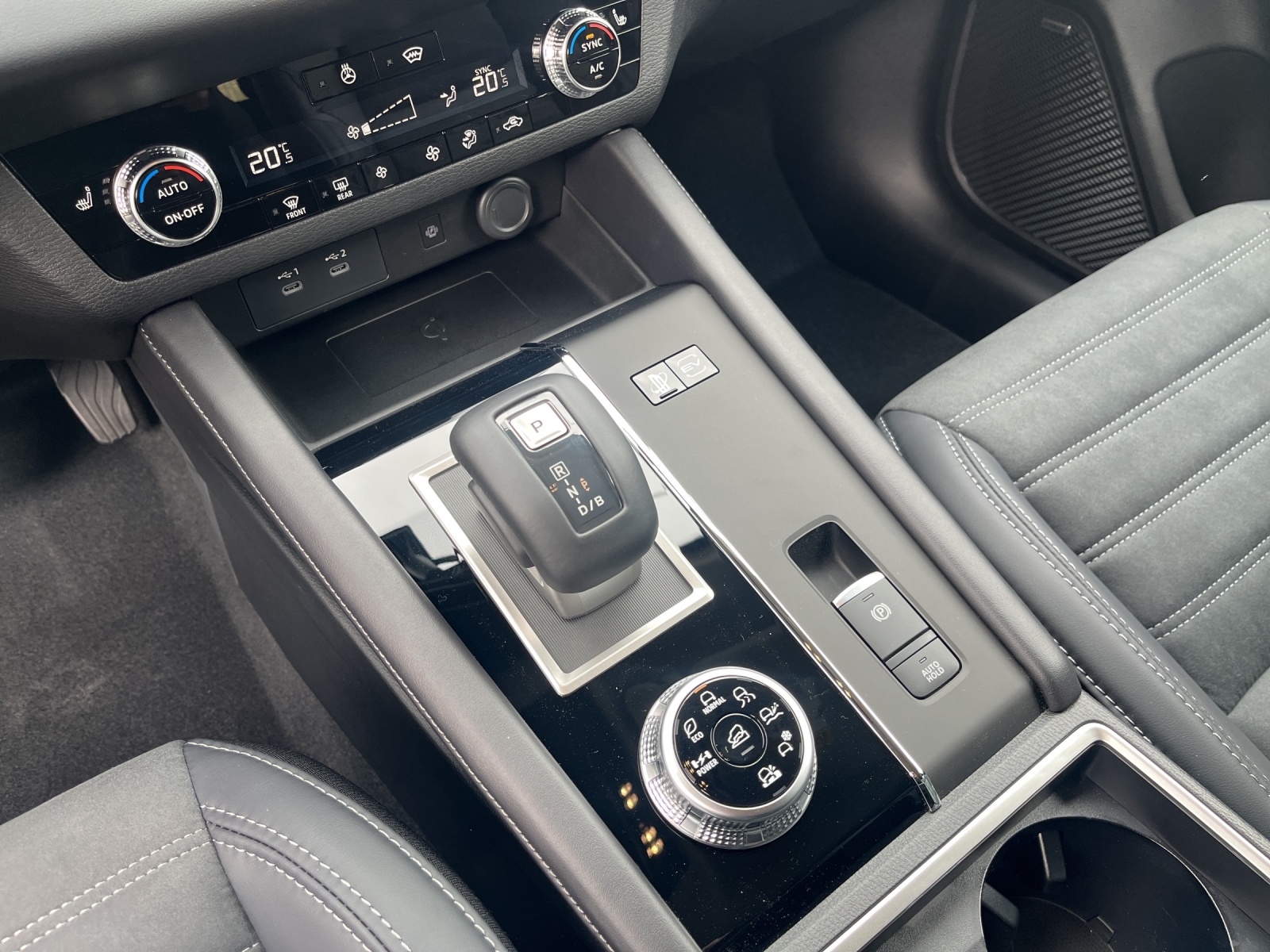 MITSUBISHI Outlander 2.4 PHEV Intense 4x4-image-16