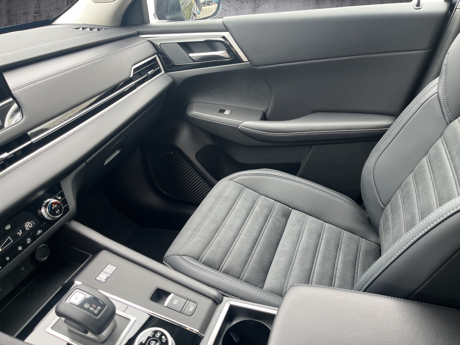 MITSUBISHI Outlander 2.4 PHEV Intense 4x4-image-19