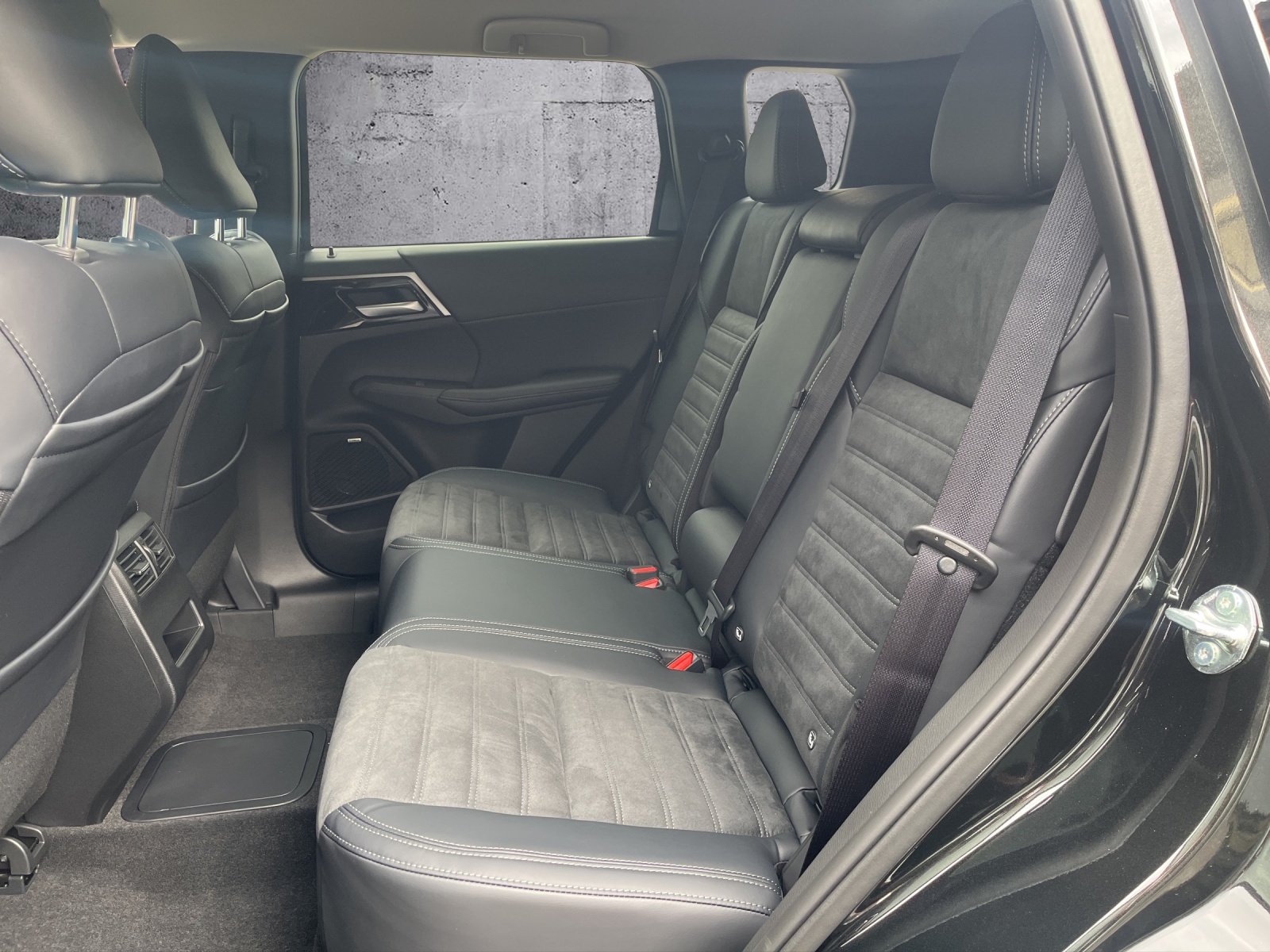 MITSUBISHI Outlander 2.4 PHEV Intense 4x4-image-13