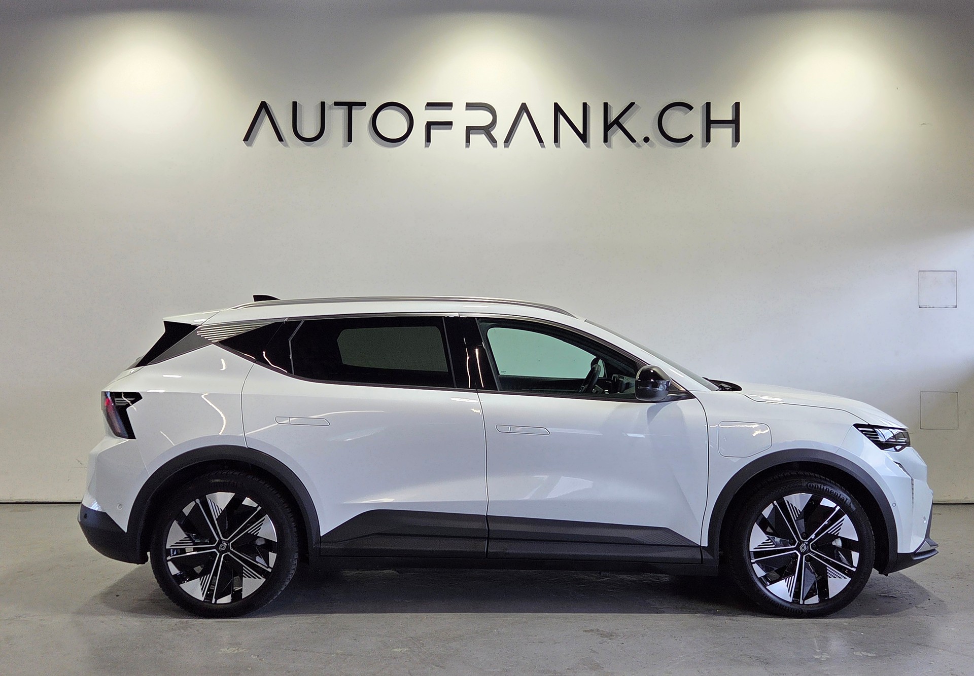 RENAULT Scénic E-Tech techno-showroom-element-1