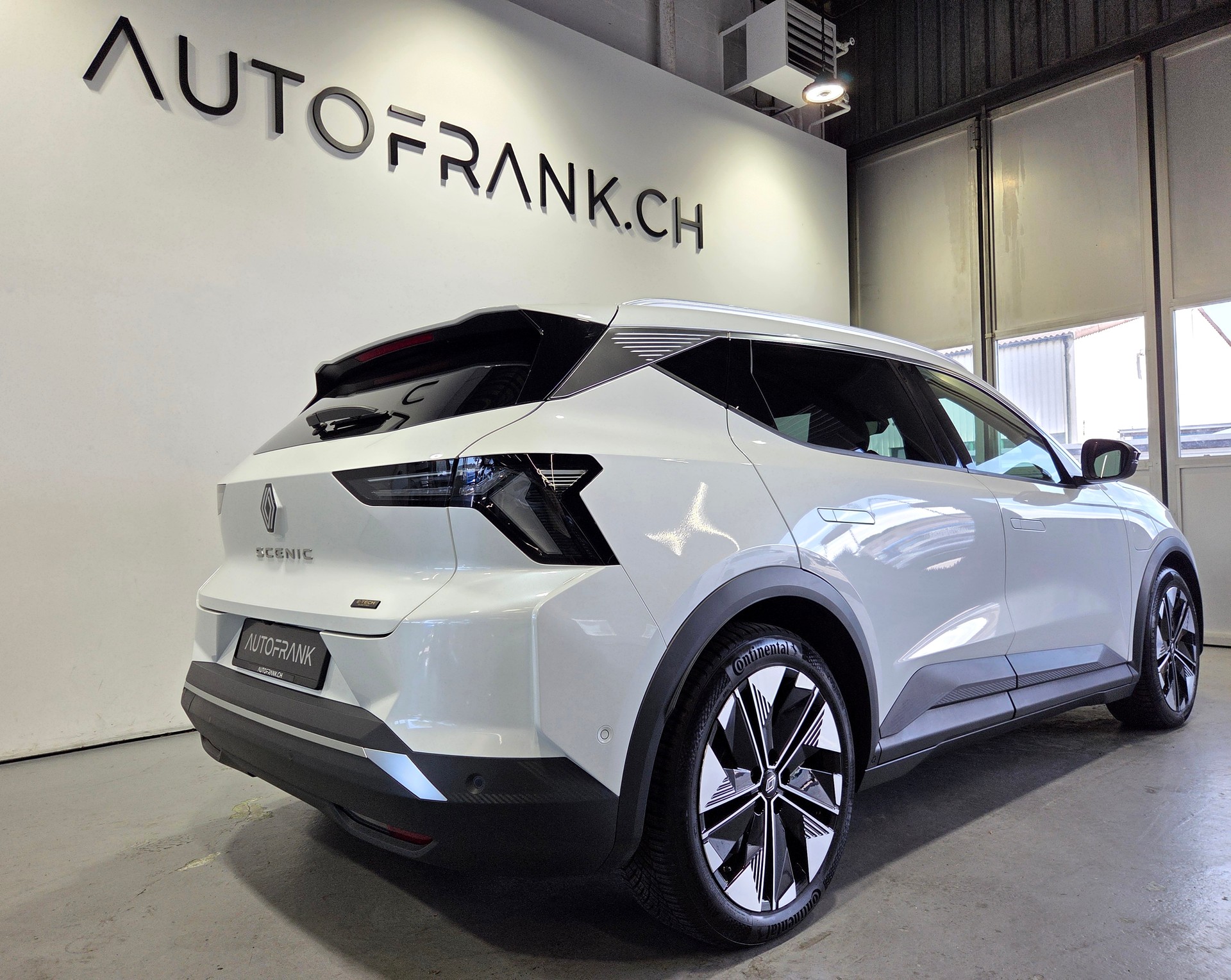 RENAULT Scénic E-Tech techno-showroom-element-2