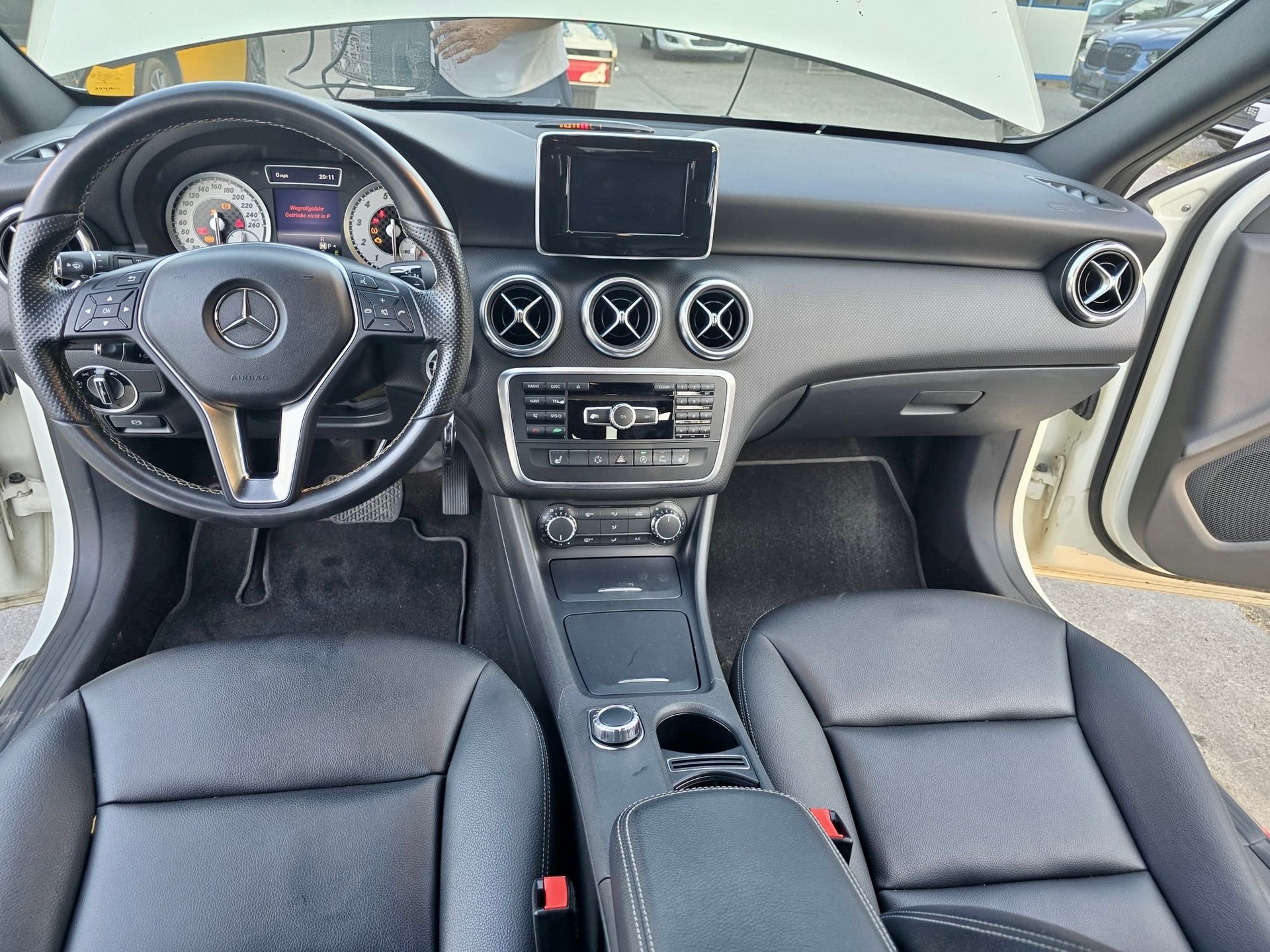 MERCEDES-BENZ A 180 Style 7G-DCT-image-9