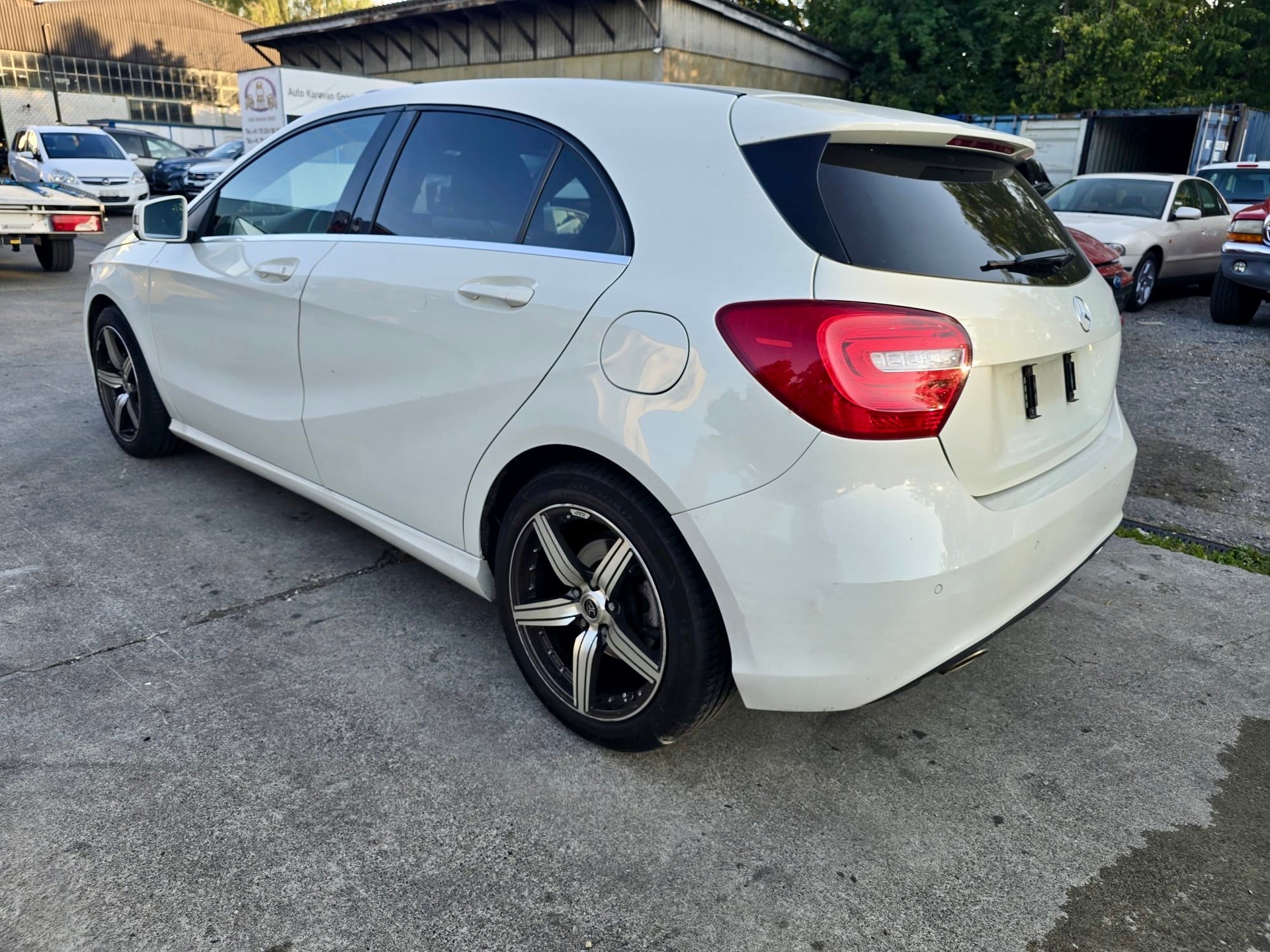 MERCEDES-BENZ A 180 Style 7G-DCT-image-4