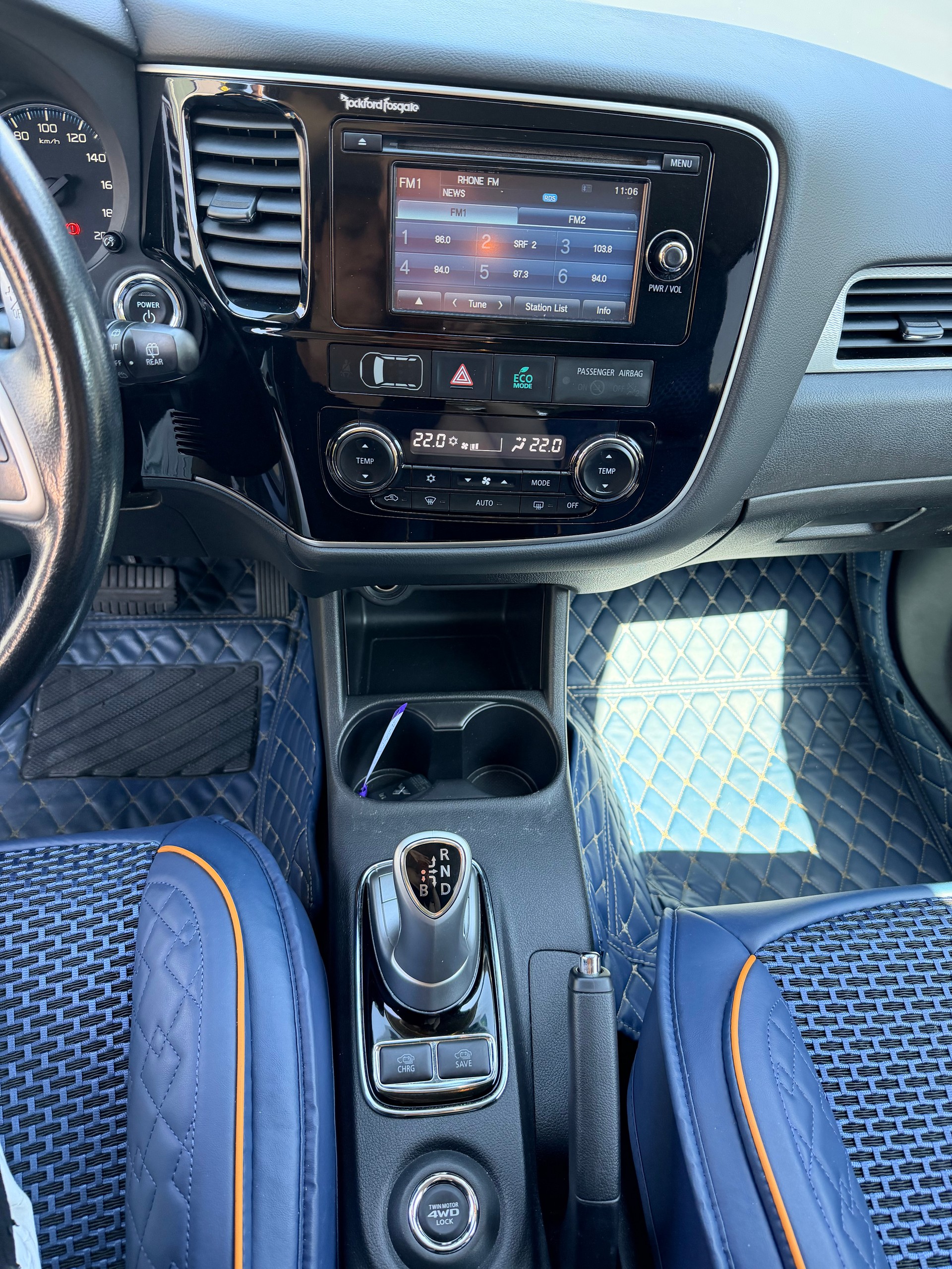 MITSUBISHI Outlander 2.0 PHEV Intense-image-8