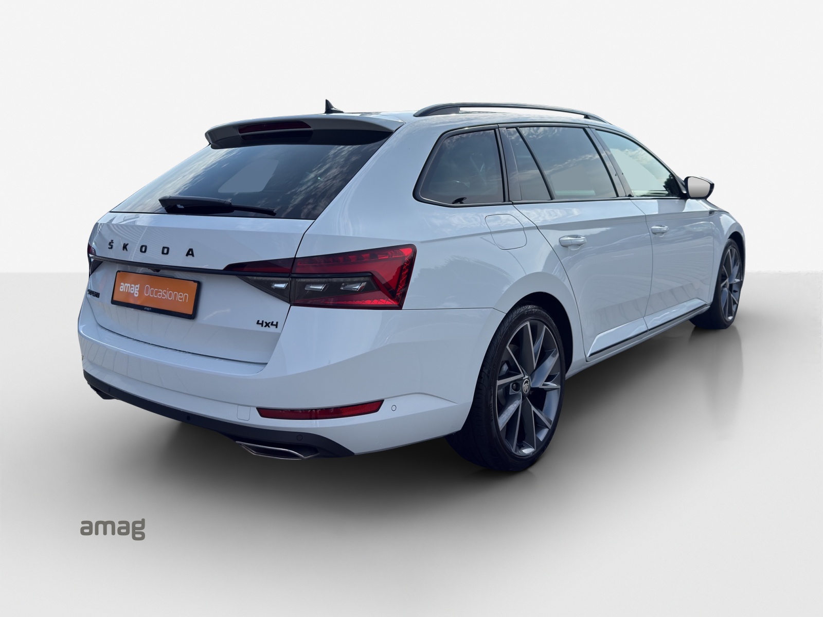 SKODA Superb Combi 2.0 TSI SportLine 4x4 DSG-image-4