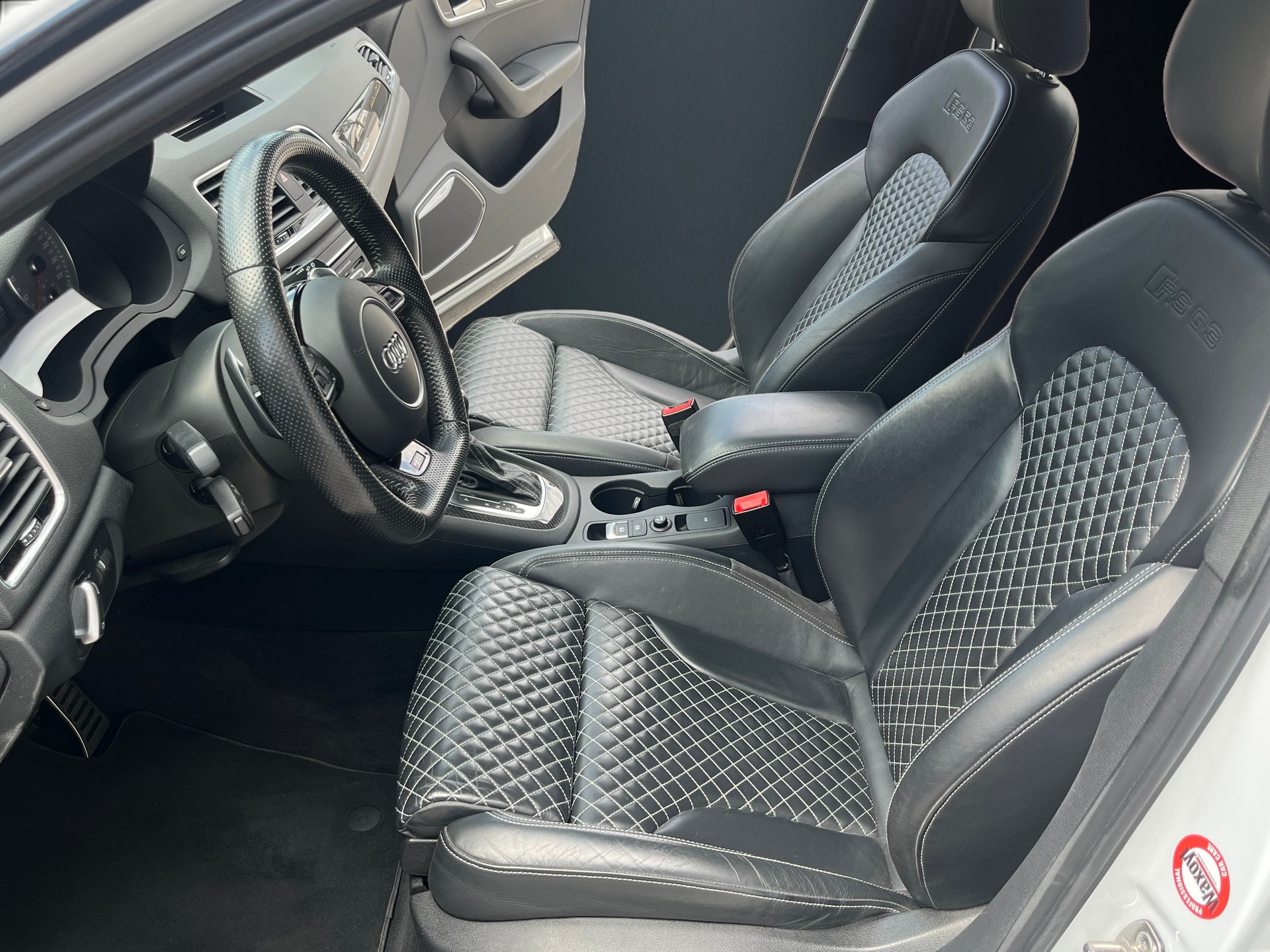 AUDI RS Q3 2.5 TFSI performance quattro S-tronic-image-8