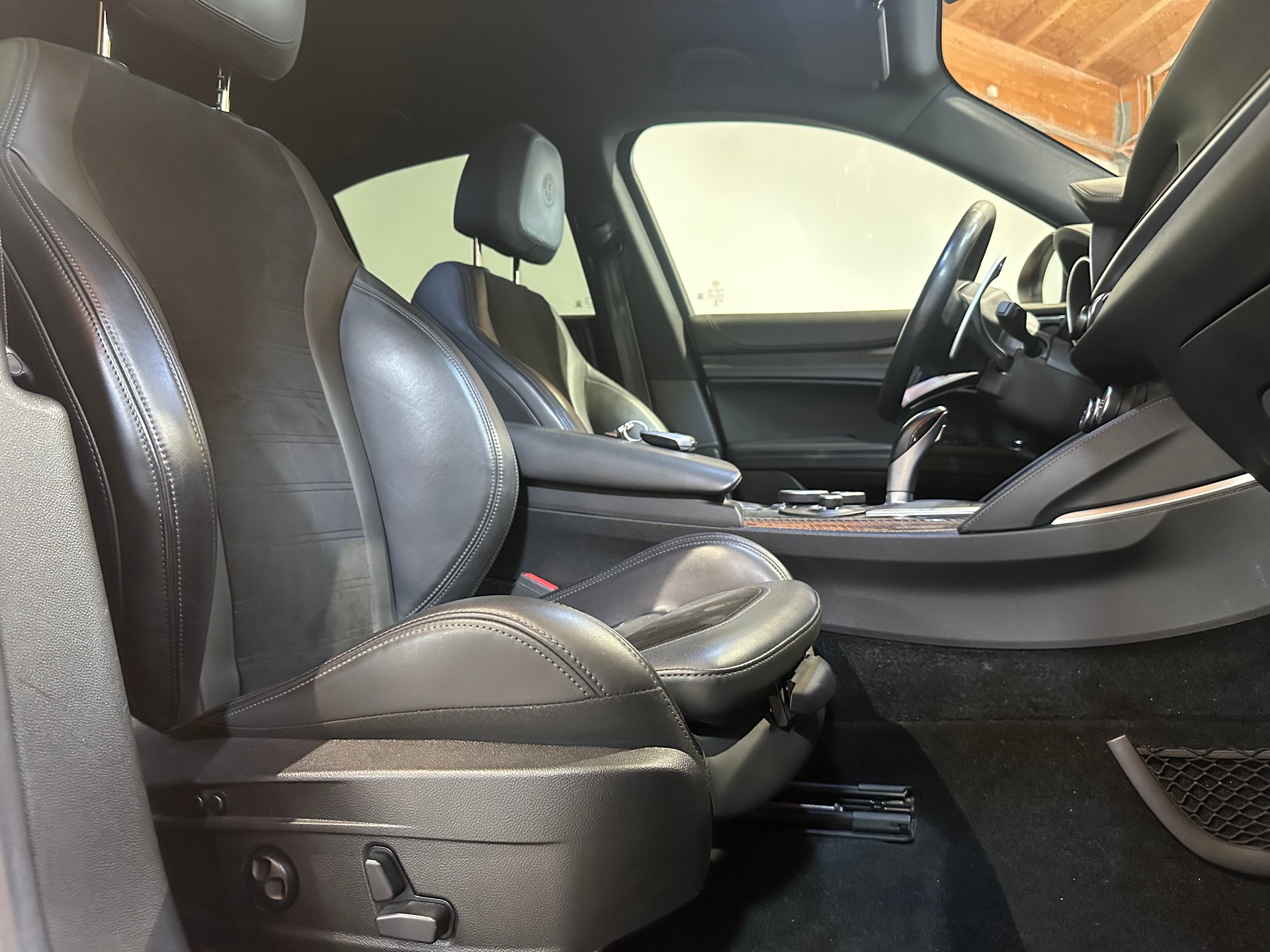 ALFA ROMEO Stelvio 2.9 V6 Quadrifoglio Q4 Automatic/1. Jahr Garantie/8 x 20 Zoll Alu uvm.-image-17