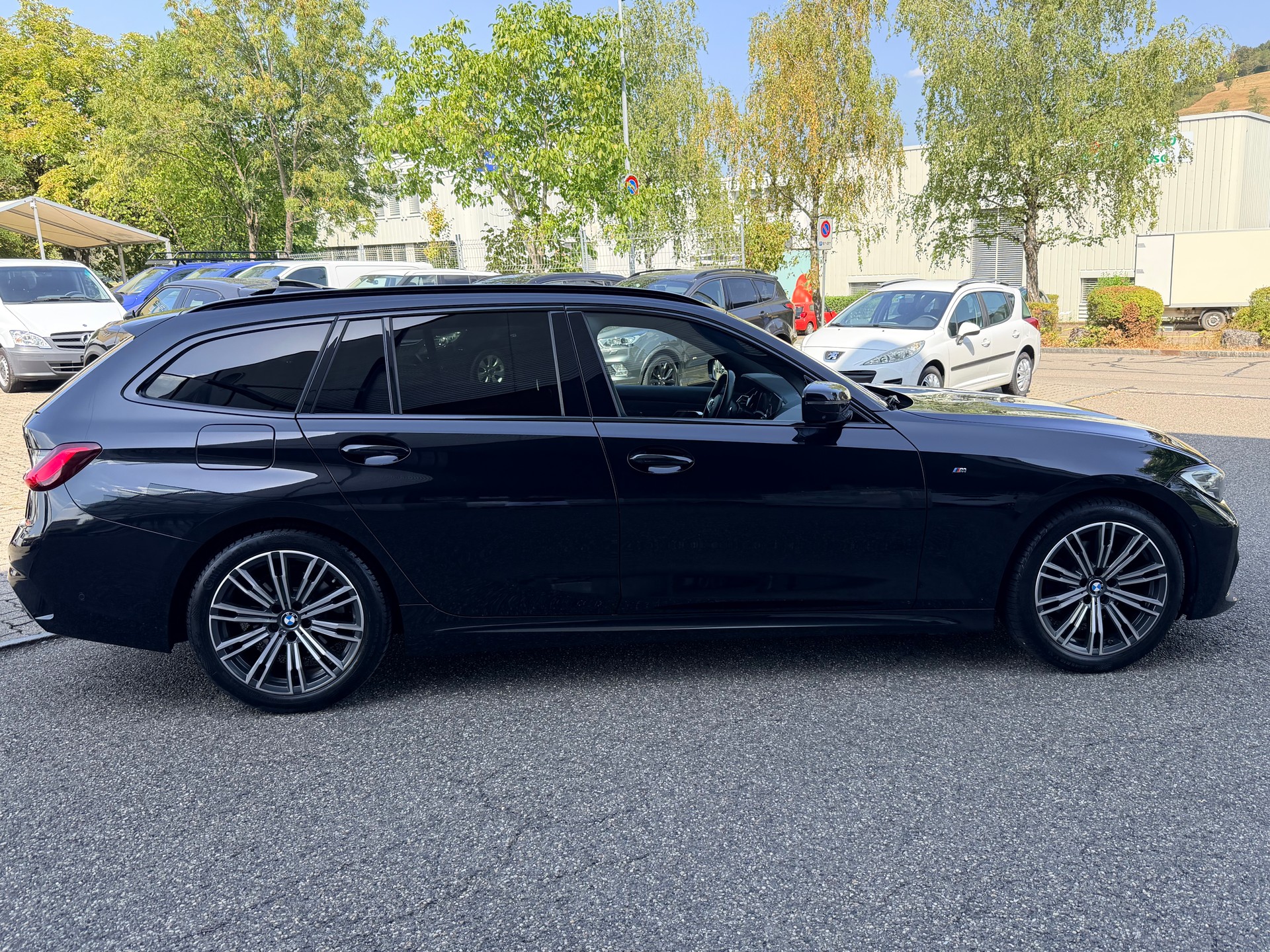 BMW 320d xDrive 48V Touring M Sport Steptronic-showroom-element-1