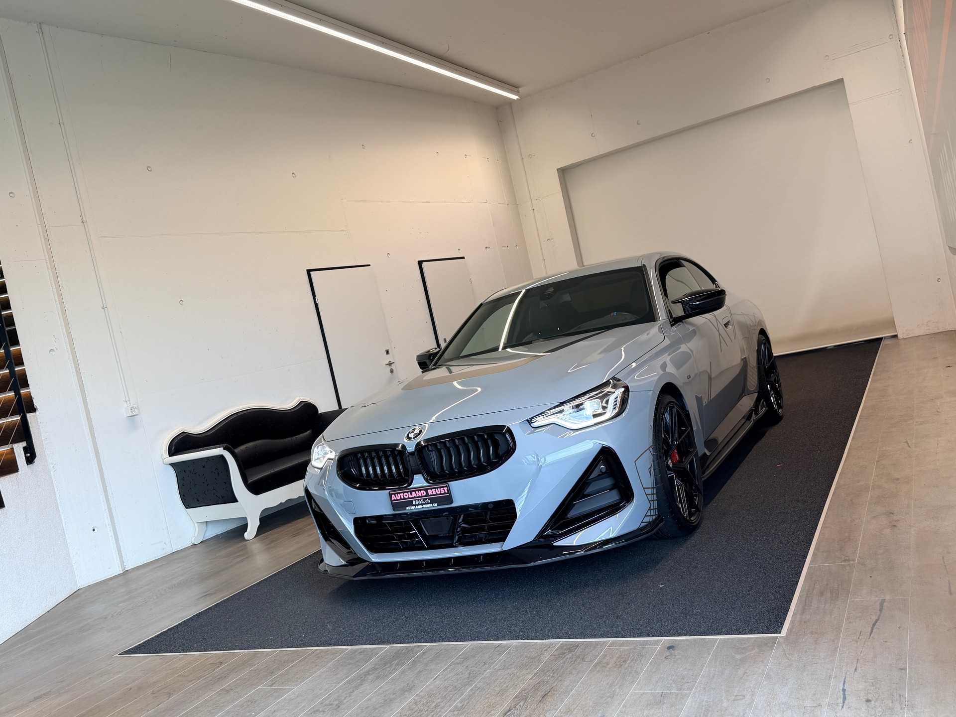 BMW M240i xDrive Steptronic-showroom-element-2