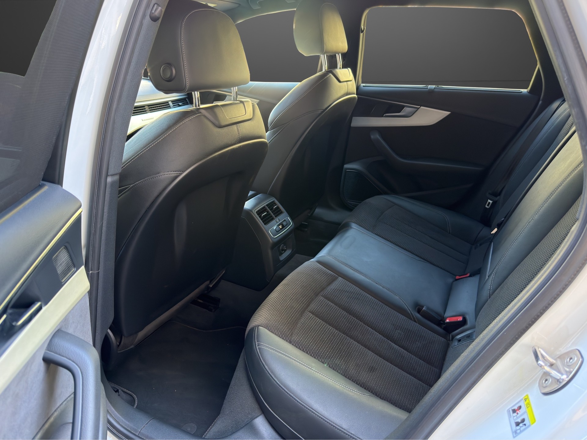 AUDI A4 Avant 40 TDI S Line quattro S-tronic Ab MFK&Garantie-image-13