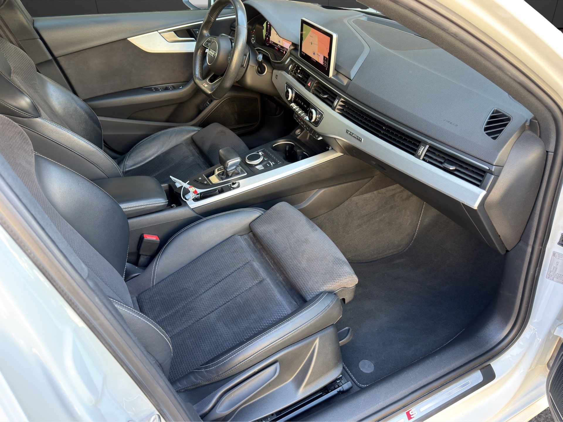 AUDI A4 Avant 40 TDI S Line quattro S-tronic Ab MFK&Garantie-image-12
