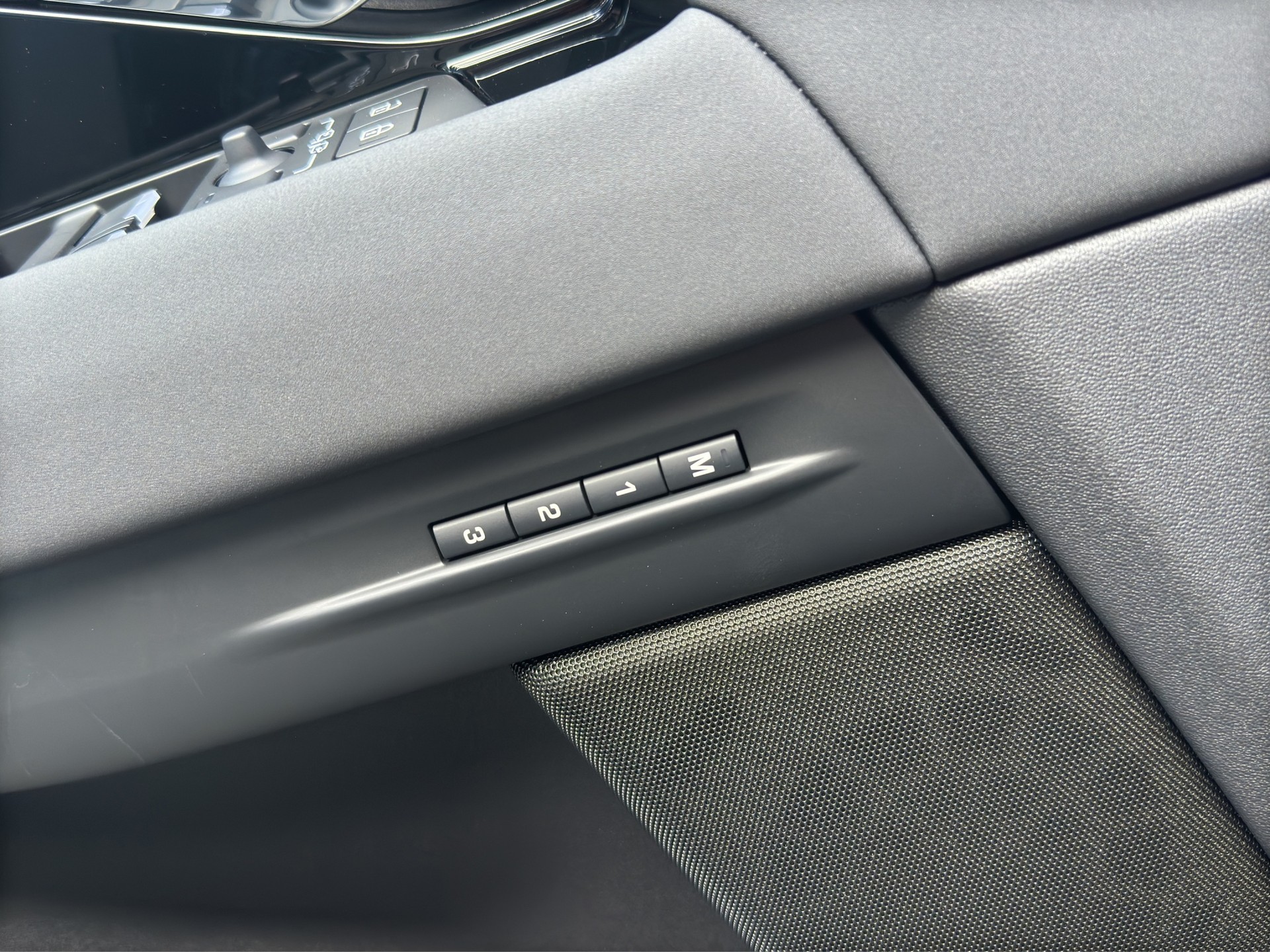 LAND ROVER Evoque P 270e Dynamic SE Black Pack 4x4 5 Jahre Werksgarantie-image-20