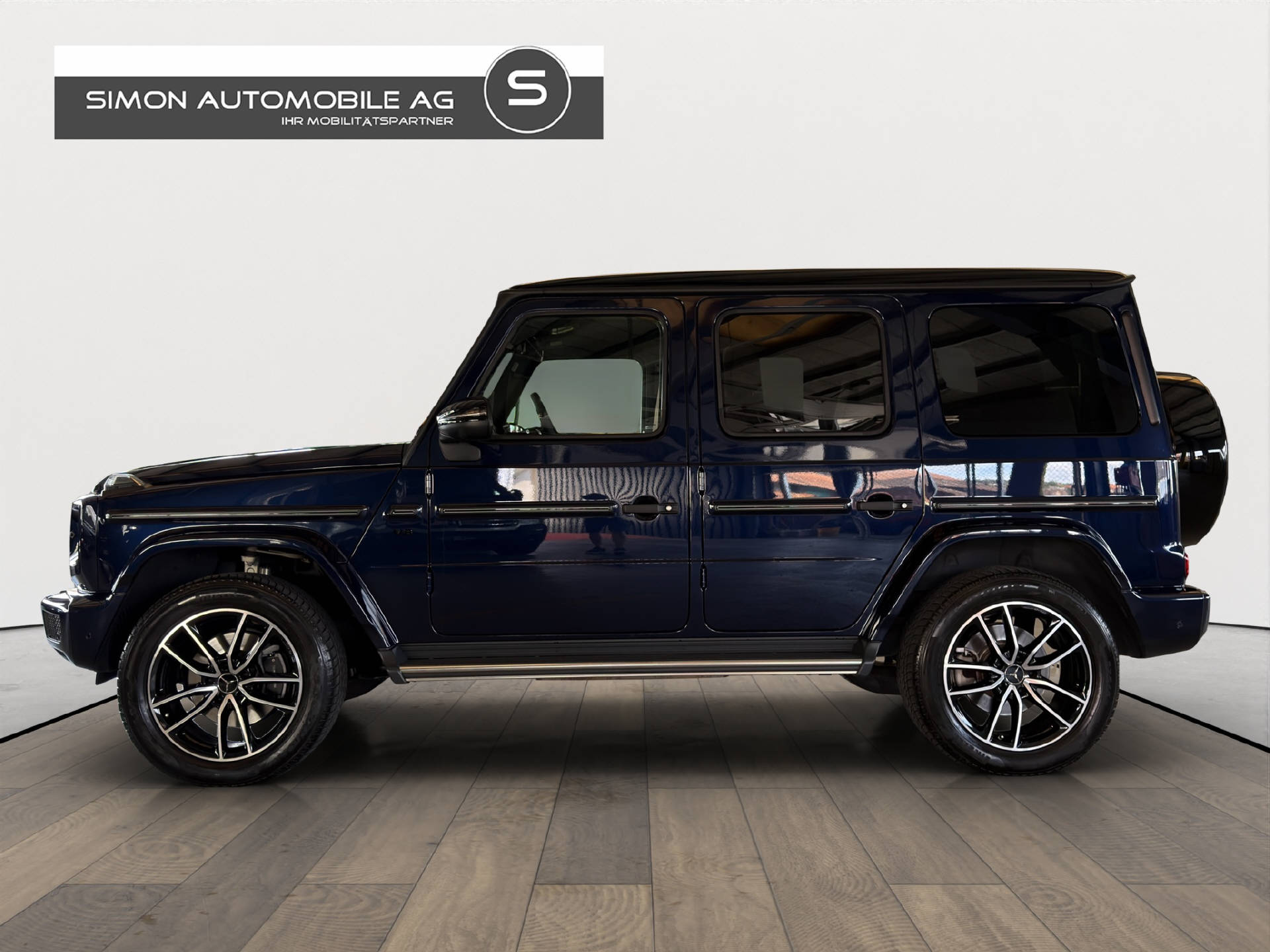 MERCEDES-BENZ G 500 AMG Line-showroom-element-2