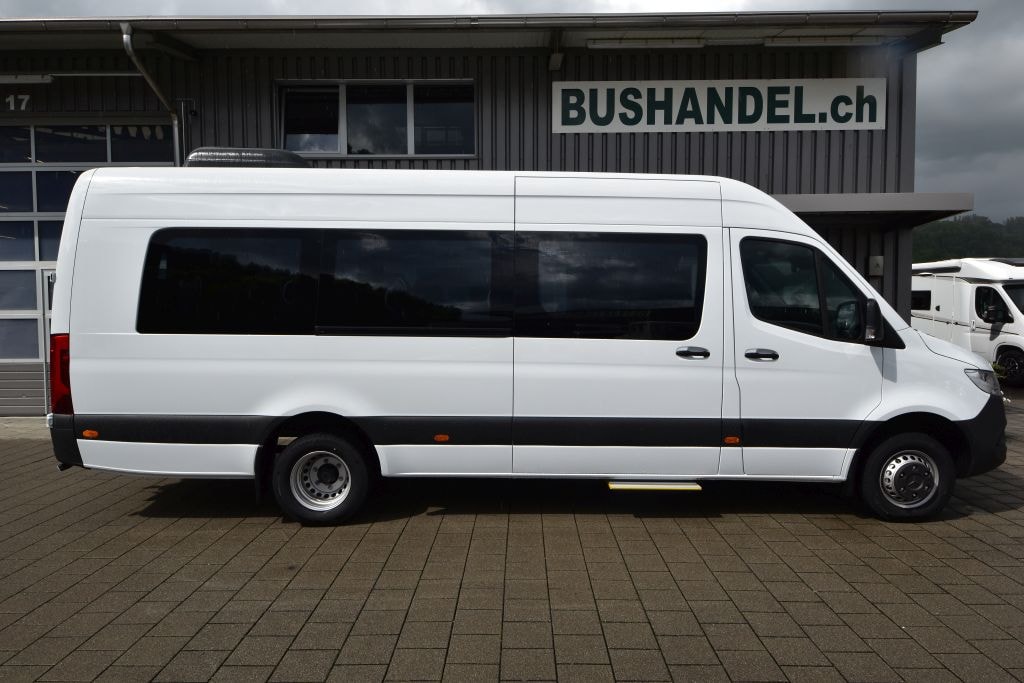 MERCEDES-BENZ Schulbus mit 33 Sitzplätzen