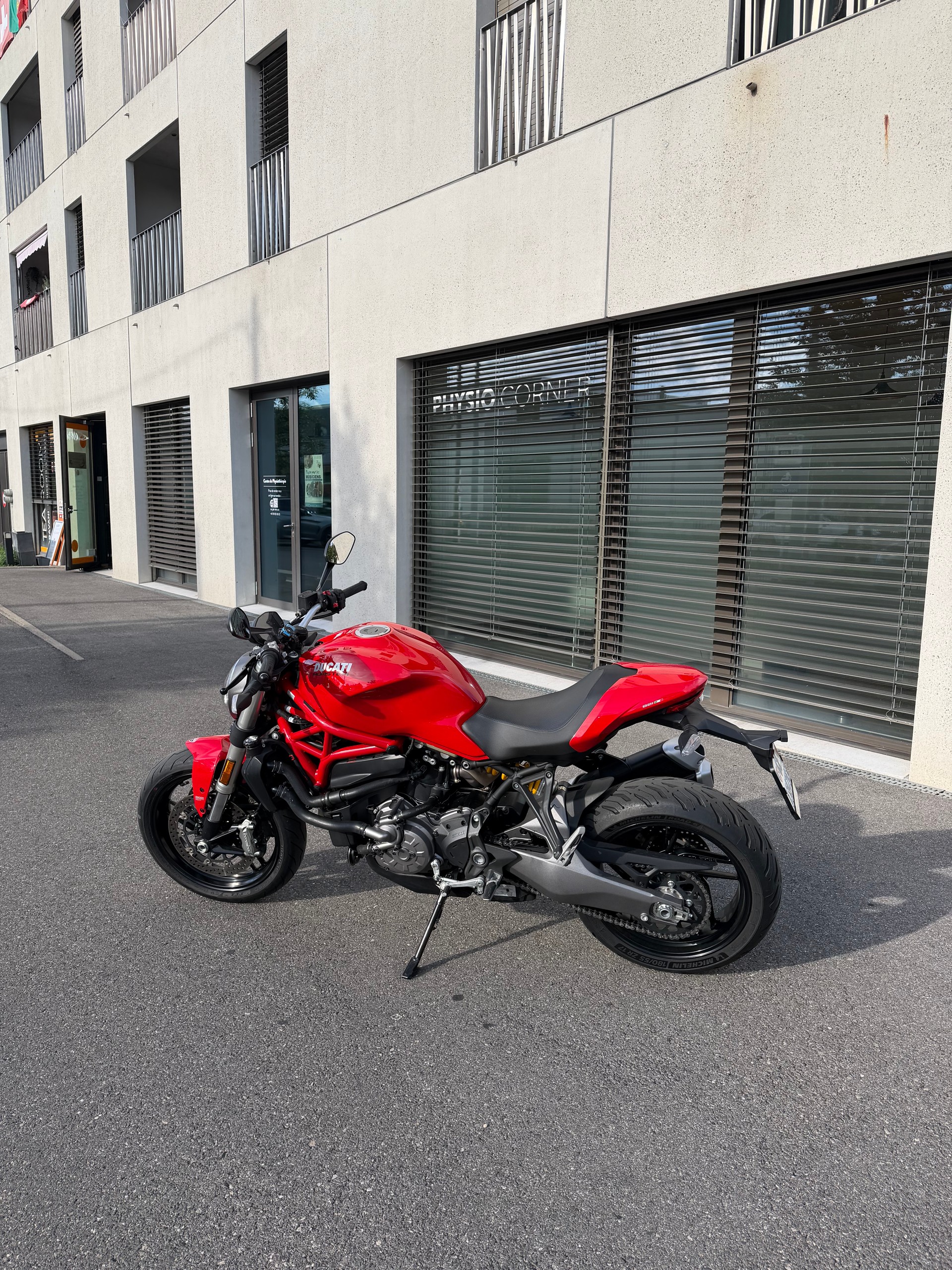 DUCATI Monster 821-image-1