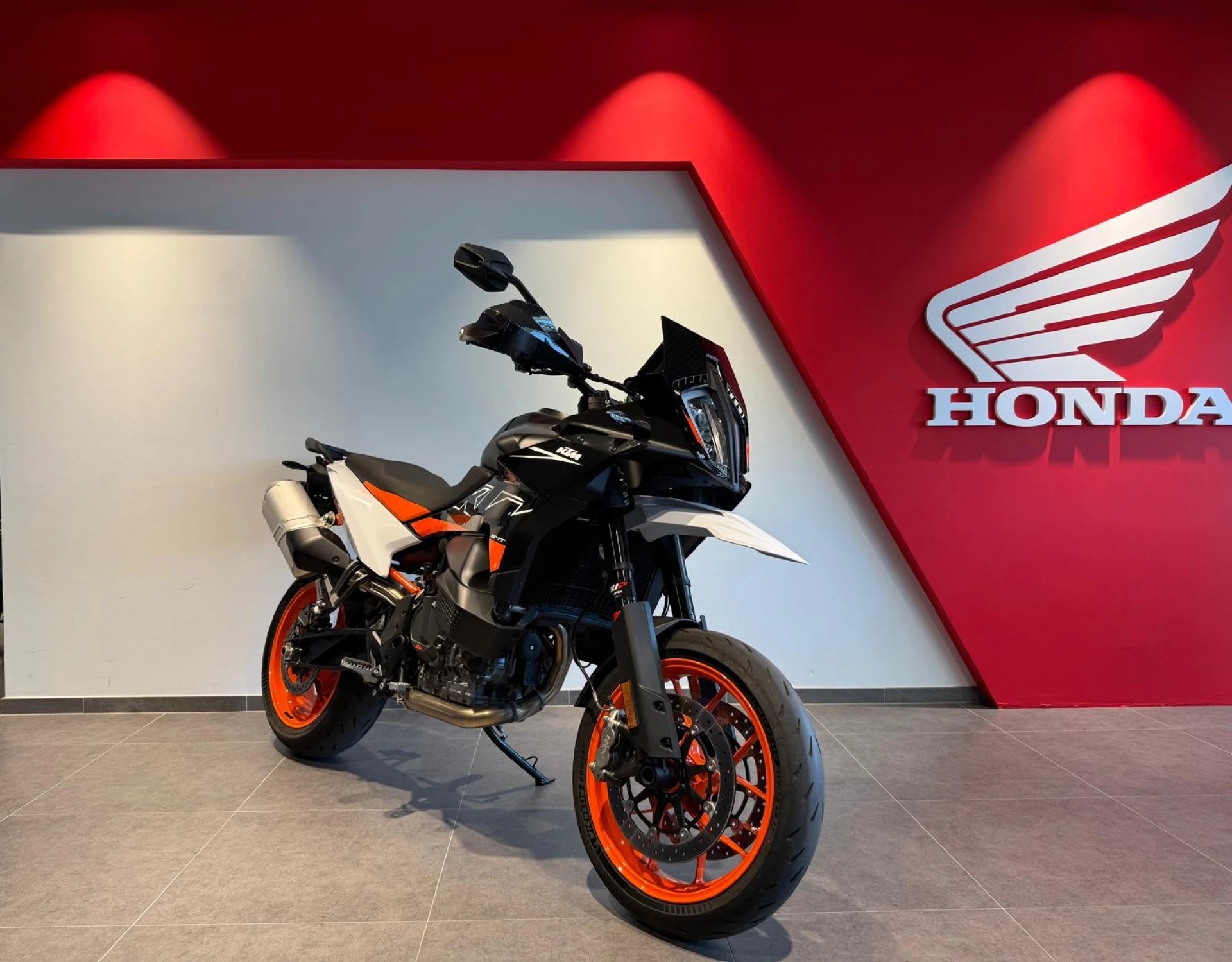 KTM 890 SMT-image-1