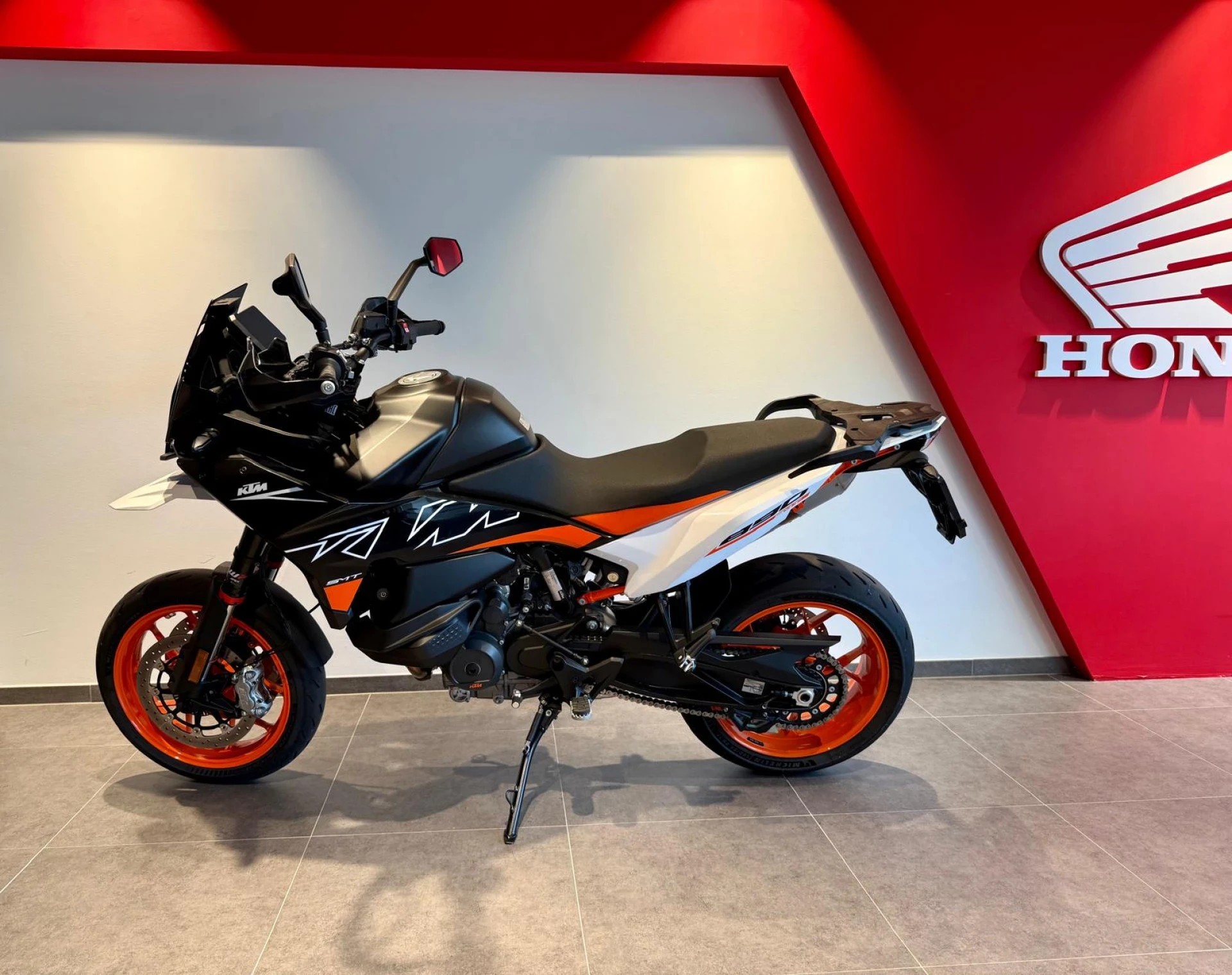 KTM 890 SMT-image-2