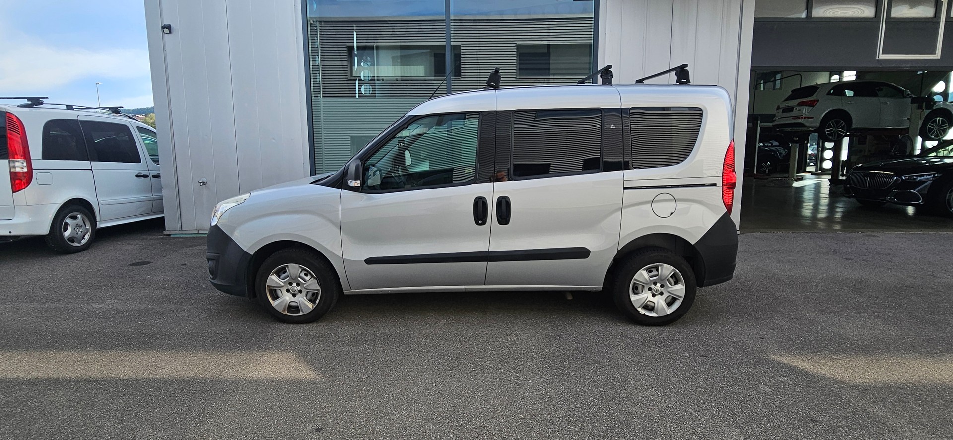 OPEL Behindertengerecht-Rampe / 4-Sitze & ein Rollstuhlfahrer/in