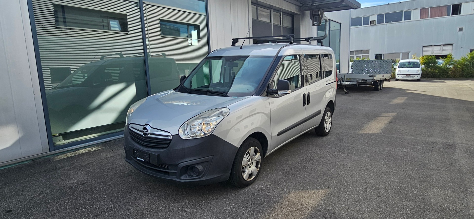 OPEL Behindertengerecht-Rampe / 4-Sitze & ein Rollstuhlfahrer/in-image-1