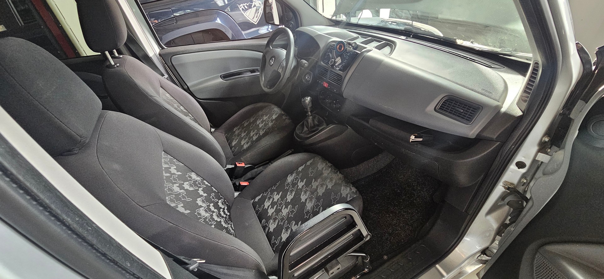 OPEL Behindertengerecht-Rampe / 4-Sitze & ein Rollstuhlfahrer/in-image-15